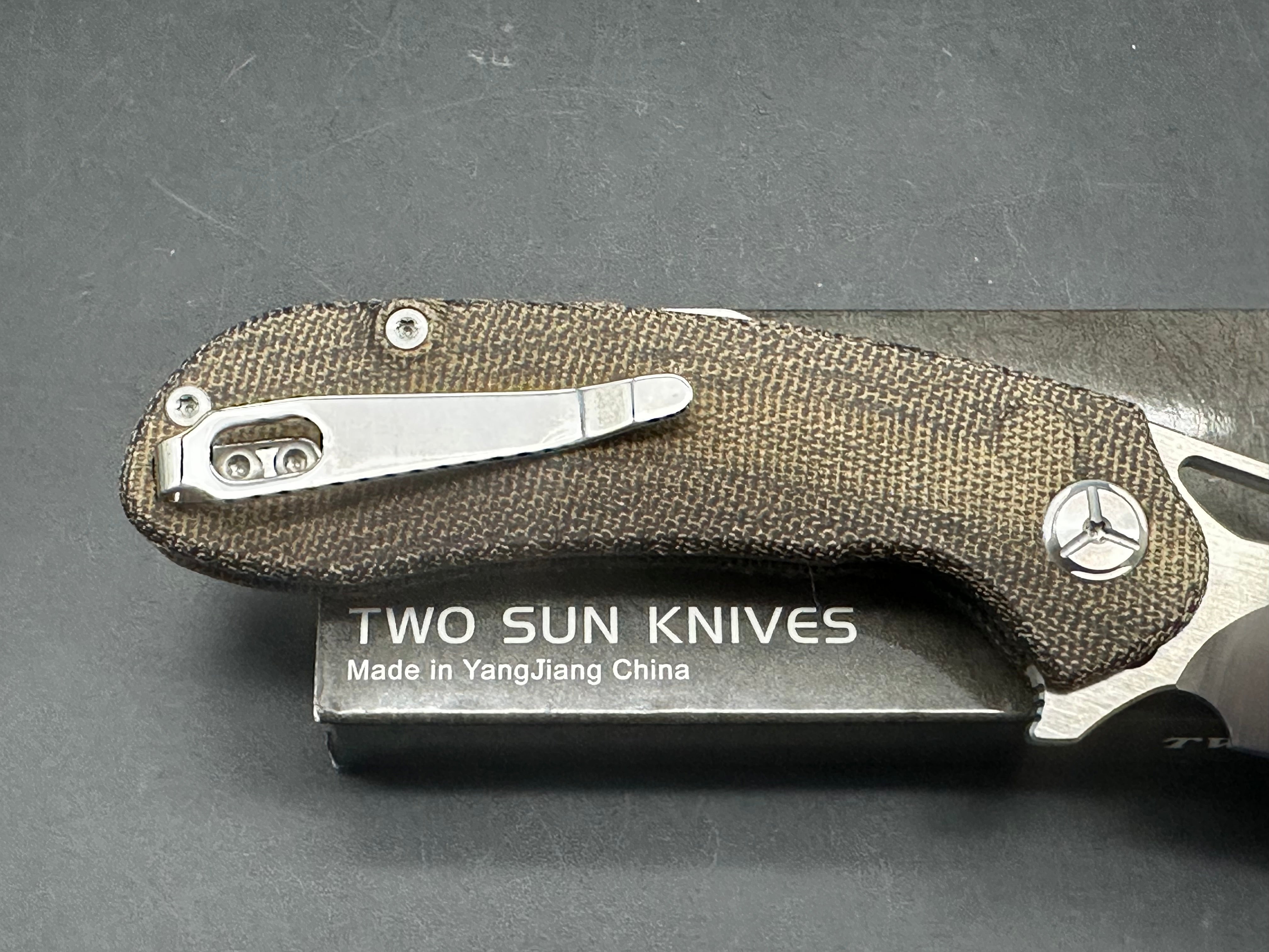 TwoSun TS399 BUTTON LOCK FOLDING KNIFE BLACK LINEN MICARTA HANDLE D2 BLADE