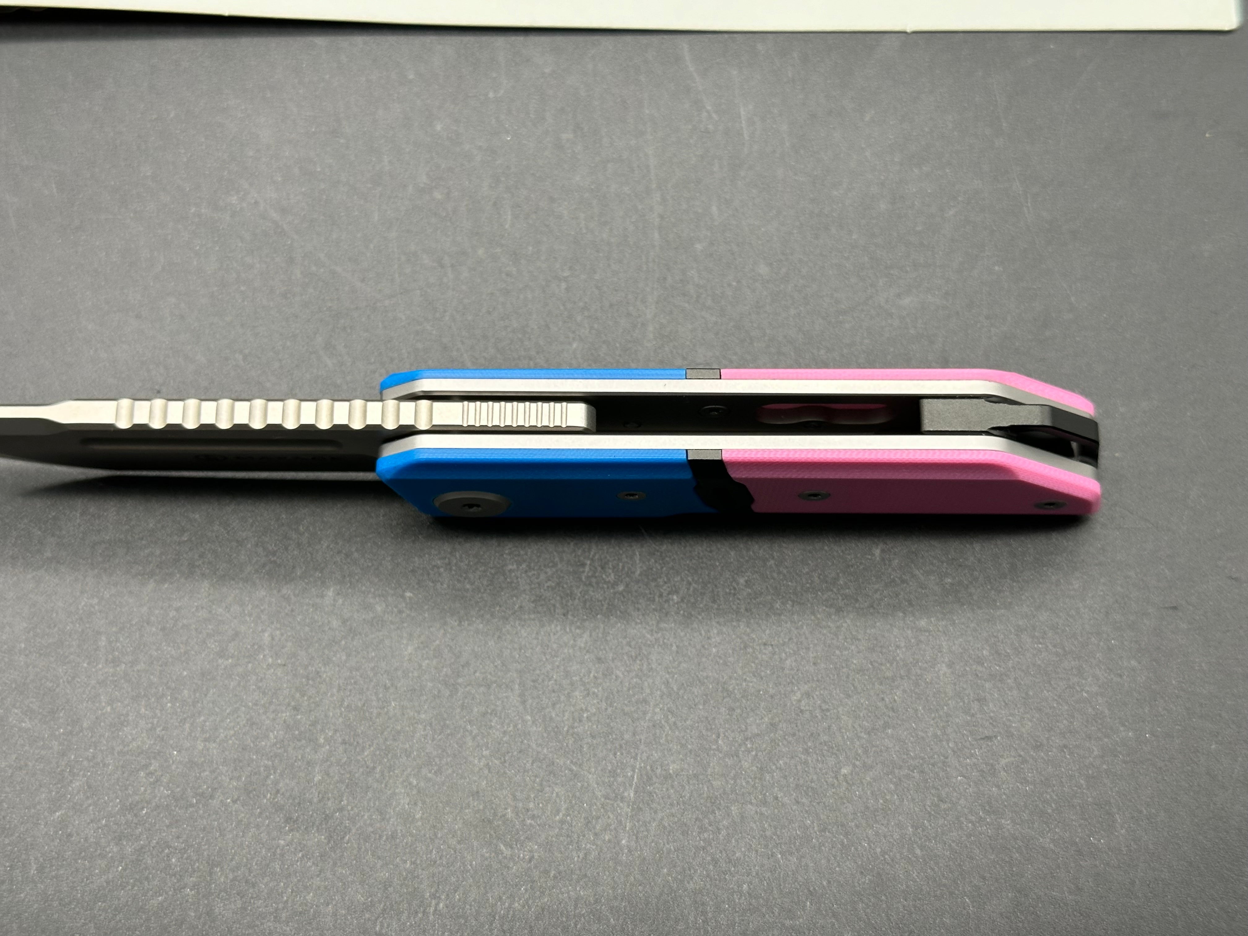 MAXACE CAPSULE POCKET KNIFE PINK & BLUE G10 HANDLE FRONT FLIPPER
