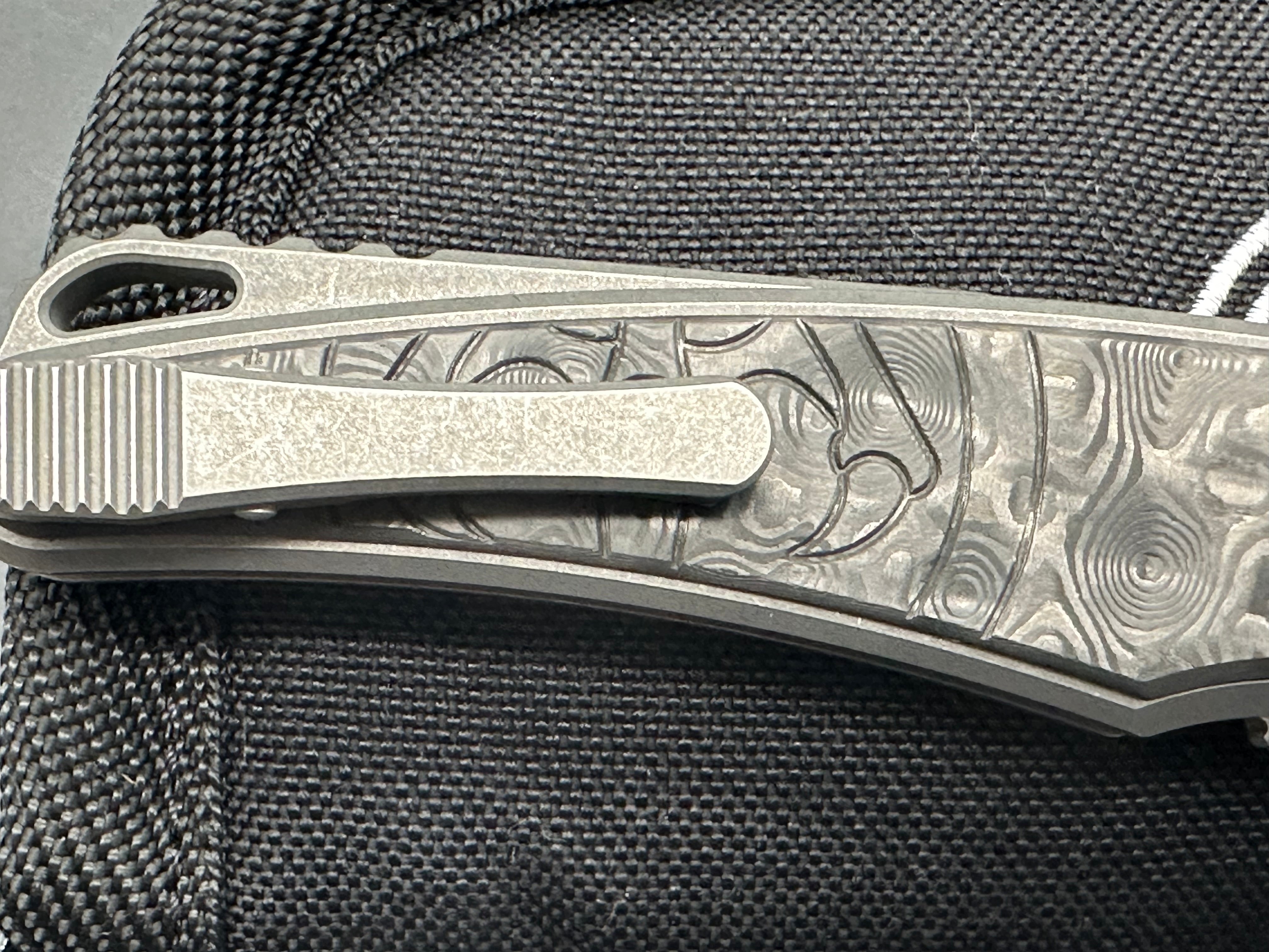 Hawk Knives Talon Black Dunes carbon fiber