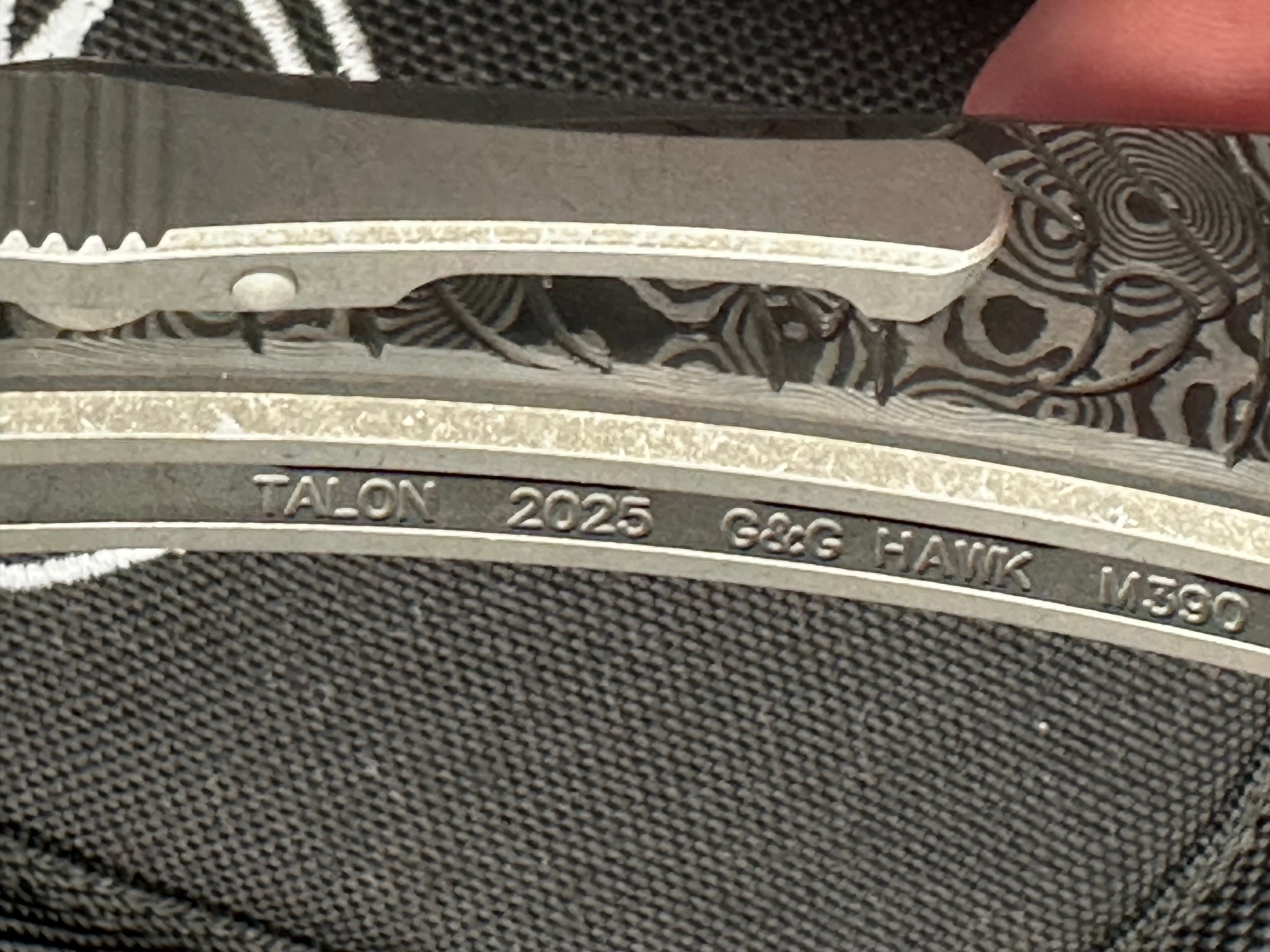 Hawk Knives Talon Black Dunes carbon fiber
