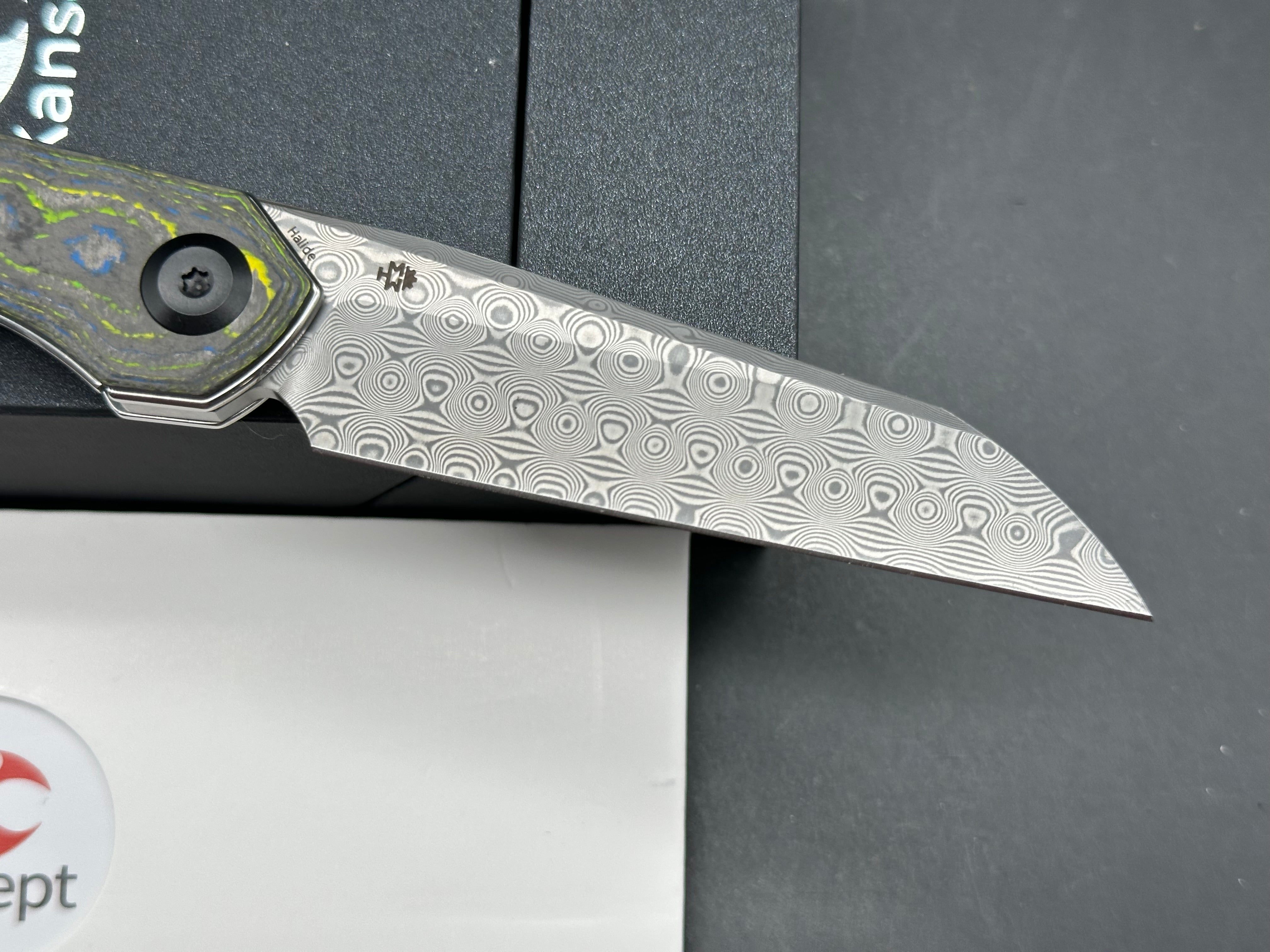 KANSEPT HALIDE FOLDING KNIFE GECKO CAMO CARBON HANDLE DAMASCUS PLAIN EDGE