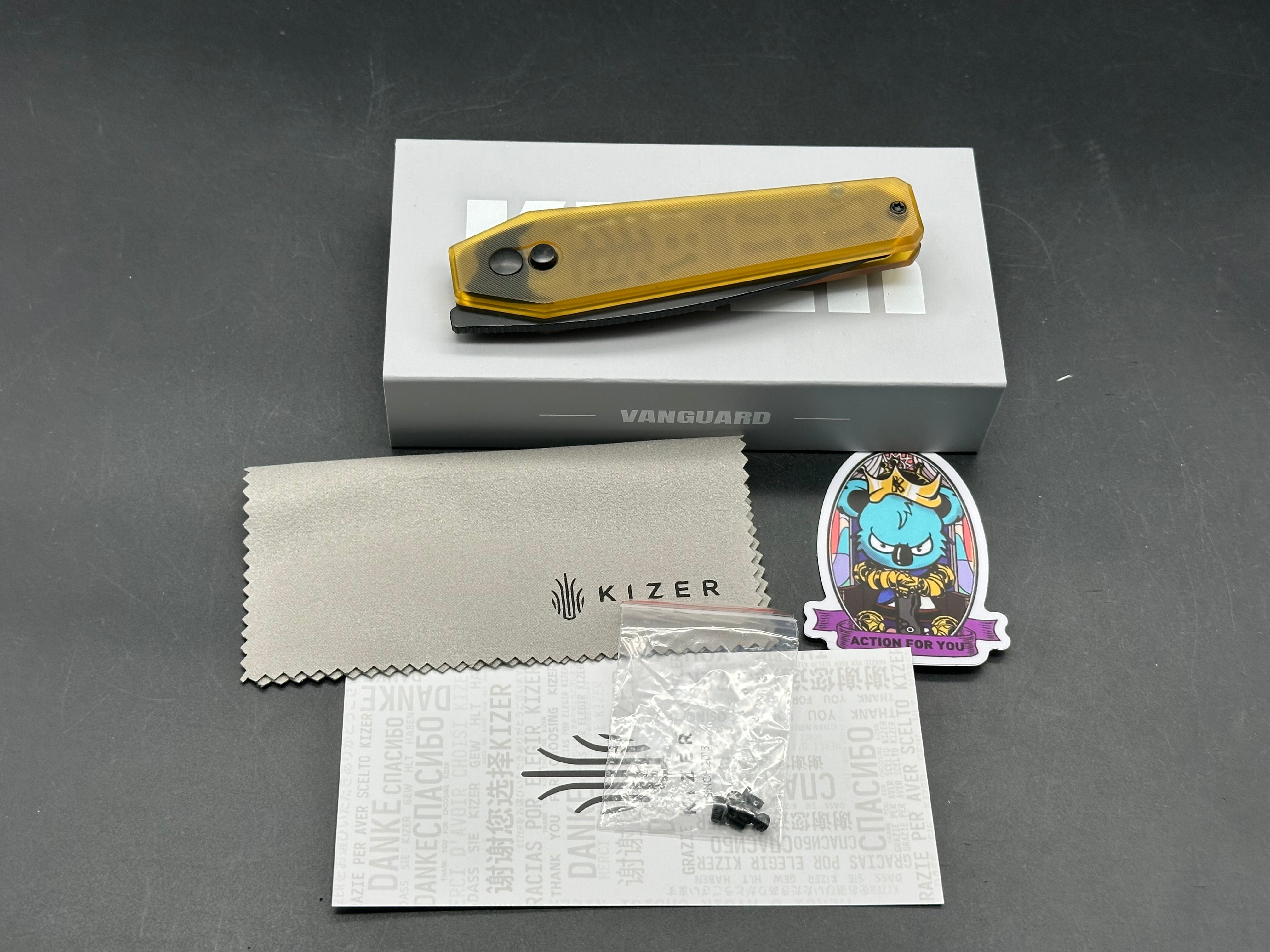 KIZER TOMB FOLDING KNIFE PEI HANDLE NITRO-V PLAIN EDGE
