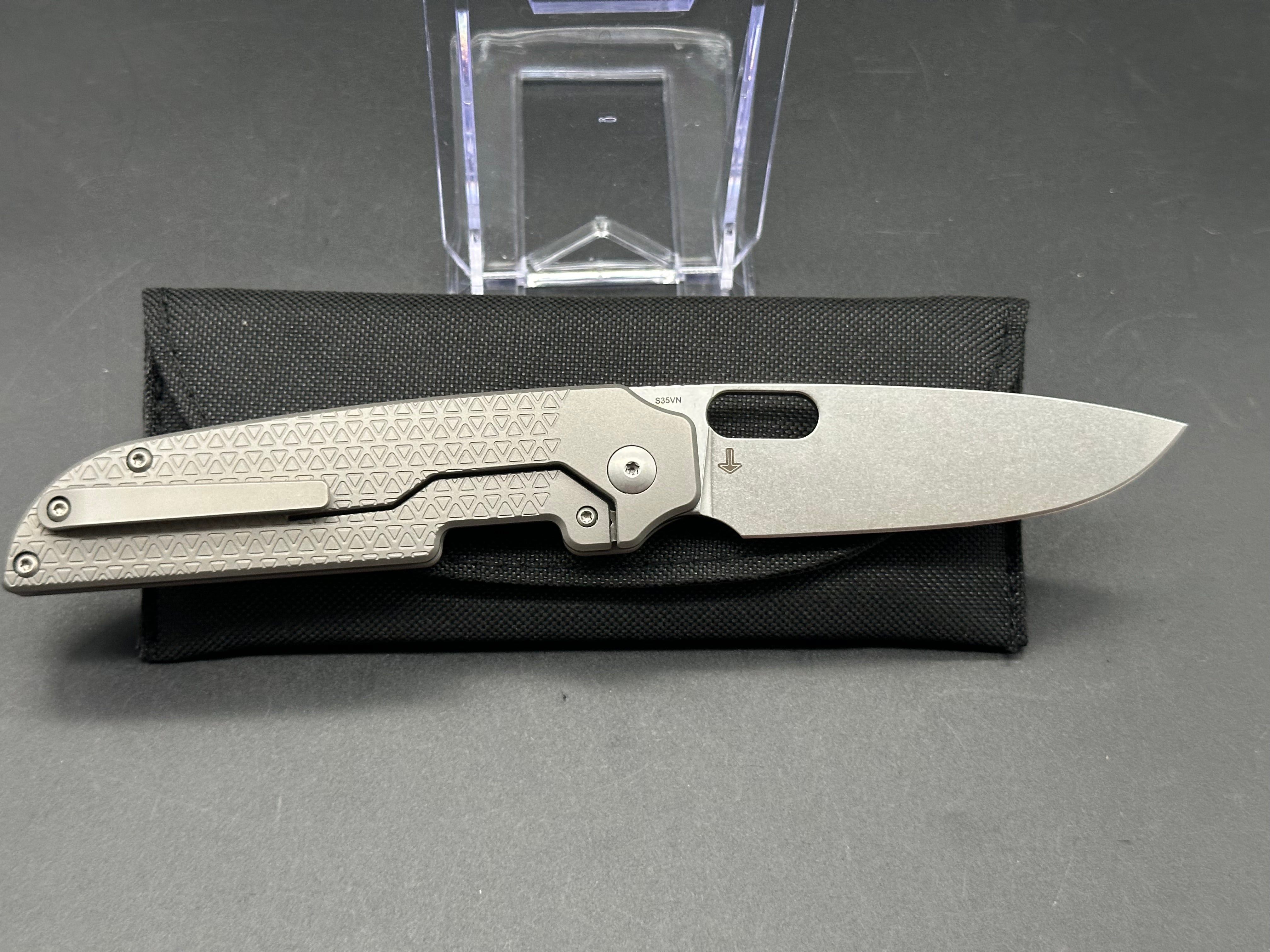 KIZER VARATAS FOLDING KNIFE GRAY TITANIUM HANDLE S35VN DROP POINT PLAIN EDGE KI3637A1