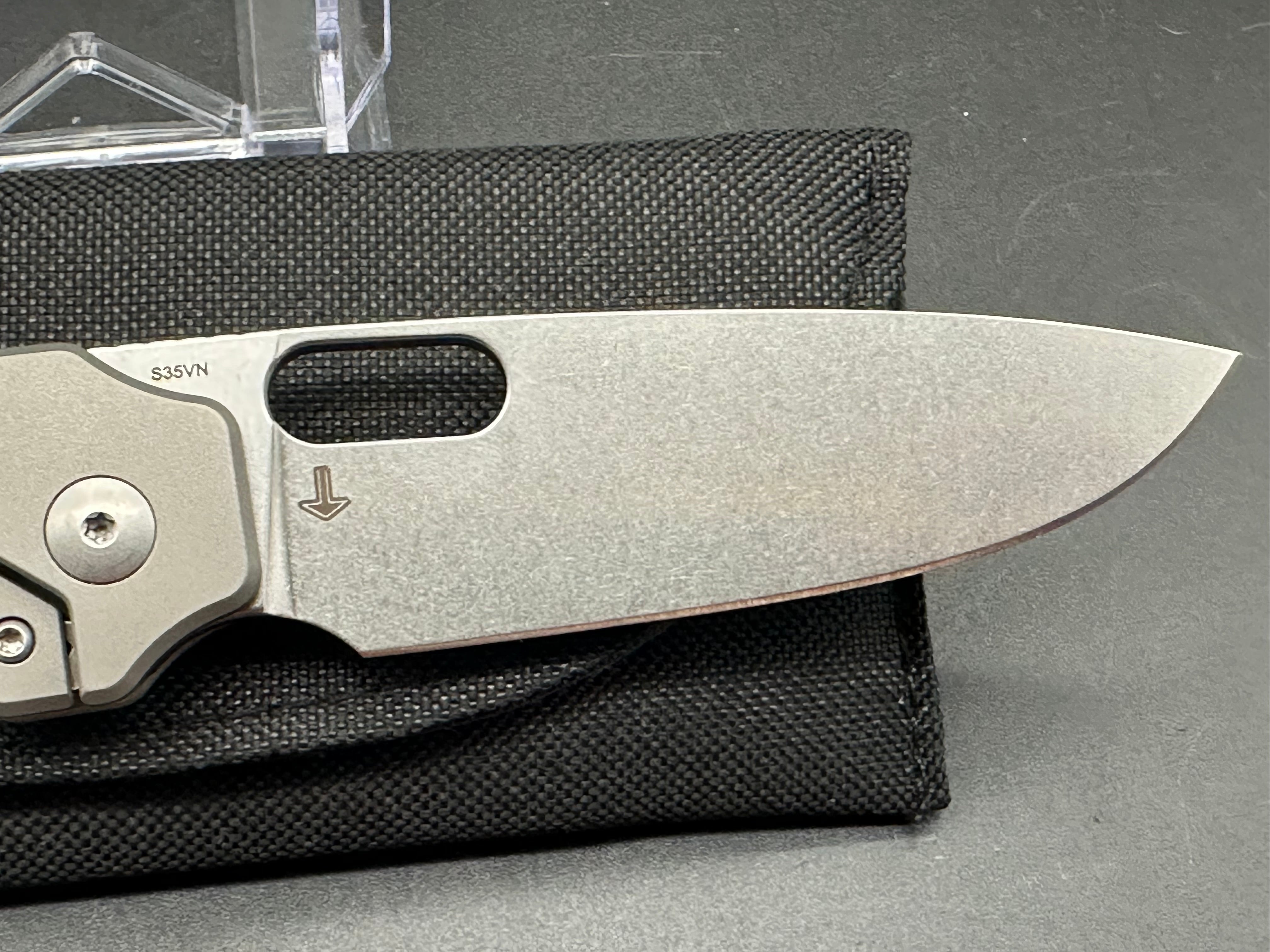 KIZER VARATAS FOLDING KNIFE GRAY TITANIUM HANDLE S35VN DROP POINT PLAIN EDGE KI3637A1