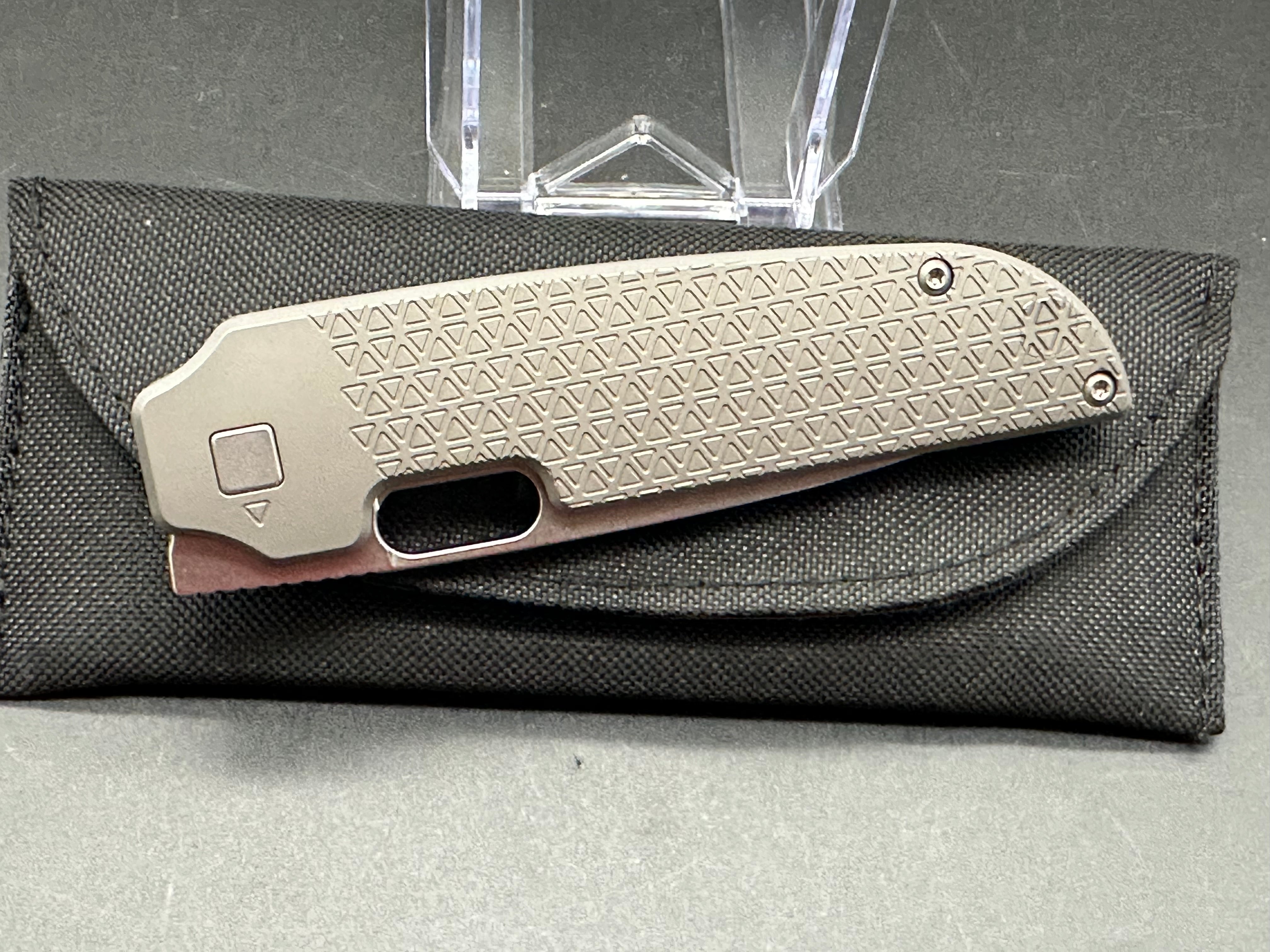 KIZER VARATAS FOLDING KNIFE GRAY TITANIUM HANDLE S35VN DROP POINT PLAIN EDGE KI3637A1