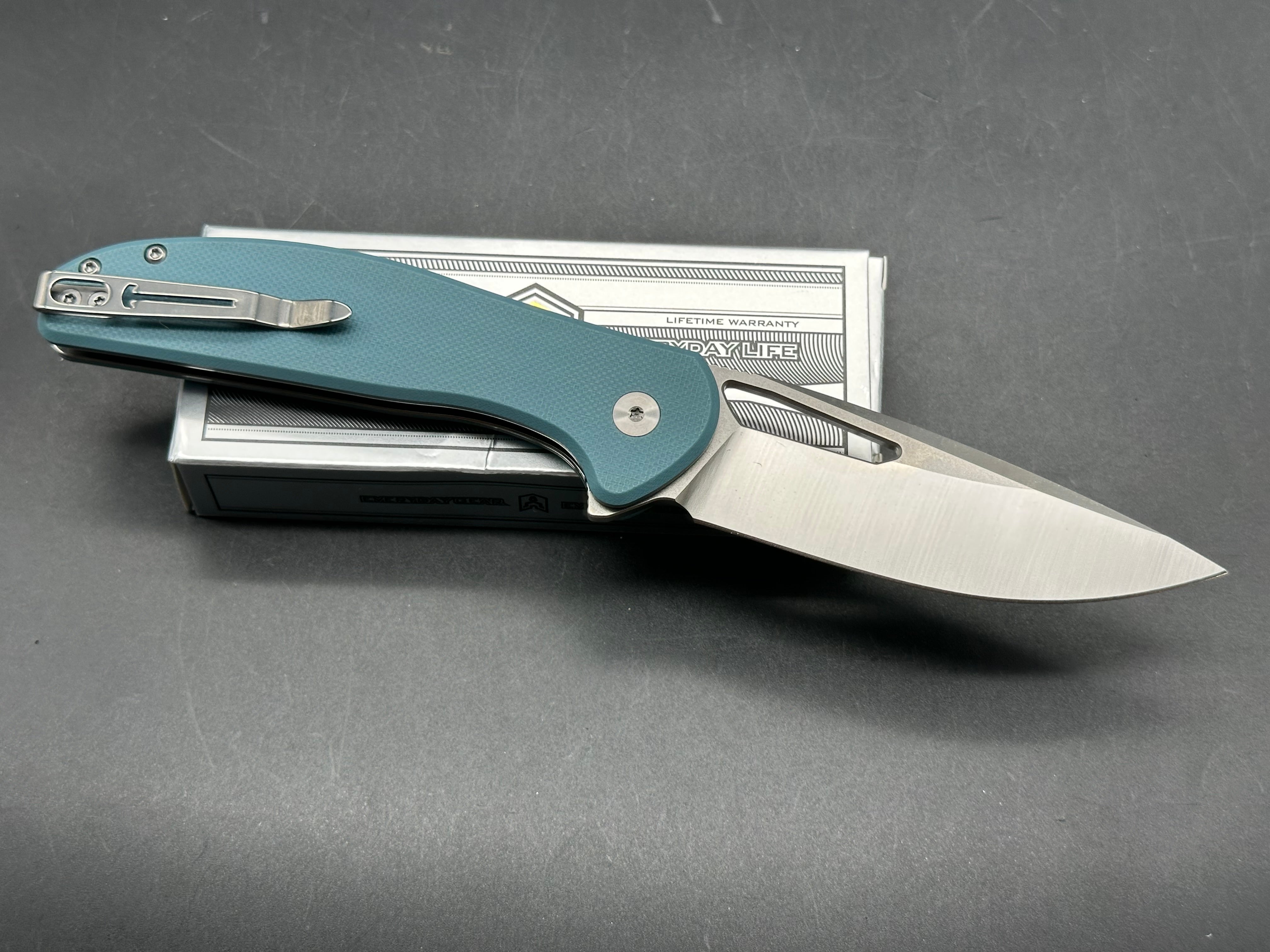 BESTECHMAN WHALEFIN FOLDING KNIFE BLUE G10 HANDLE D2 PLAIN EDGE FLAT STONEWASH/SATIN FINISH