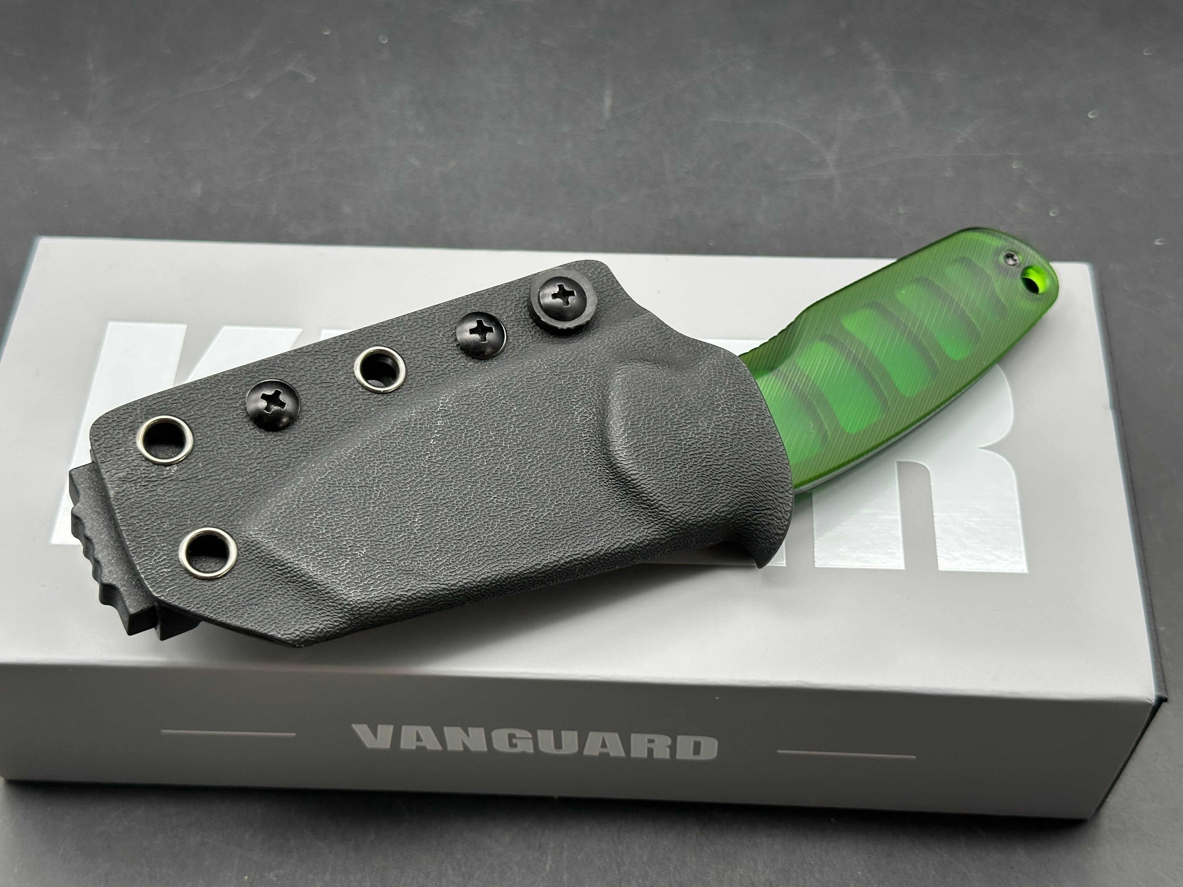 KIZER HORNET FIXED BLADE GREEN ACRYLIC HANDLE 14C28N SHEEPSFOOT PLAIN EDGE BLACK PVD FINISH