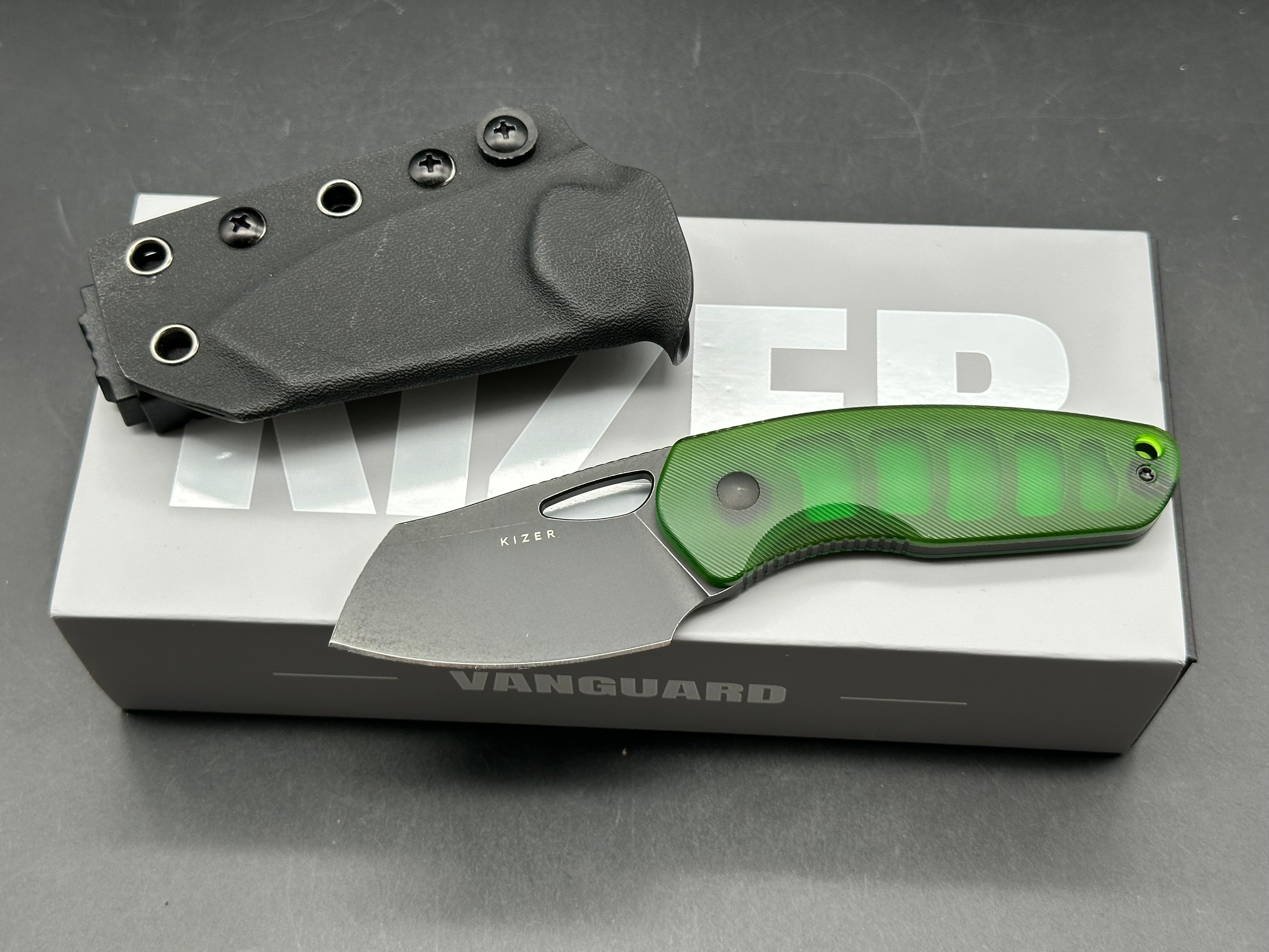 KIZER HORNET FIXED BLADE GREEN ACRYLIC HANDLE 14C28N SHEEPSFOOT PLAIN EDGE BLACK PVD FINISH