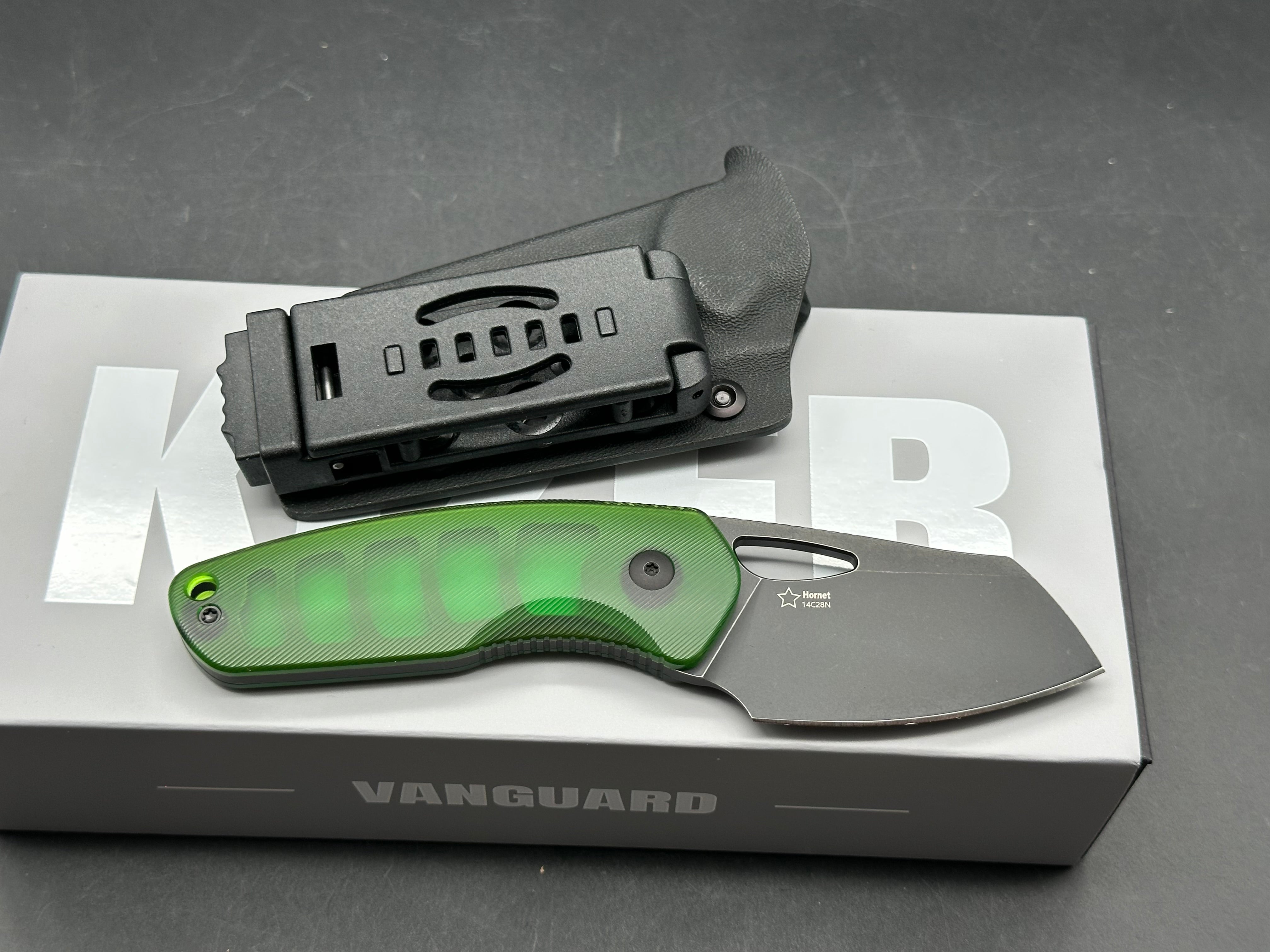 KIZER HORNET FIXED BLADE GREEN ACRYLIC HANDLE 14C28N SHEEPSFOOT PLAIN EDGE BLACK PVD FINISH