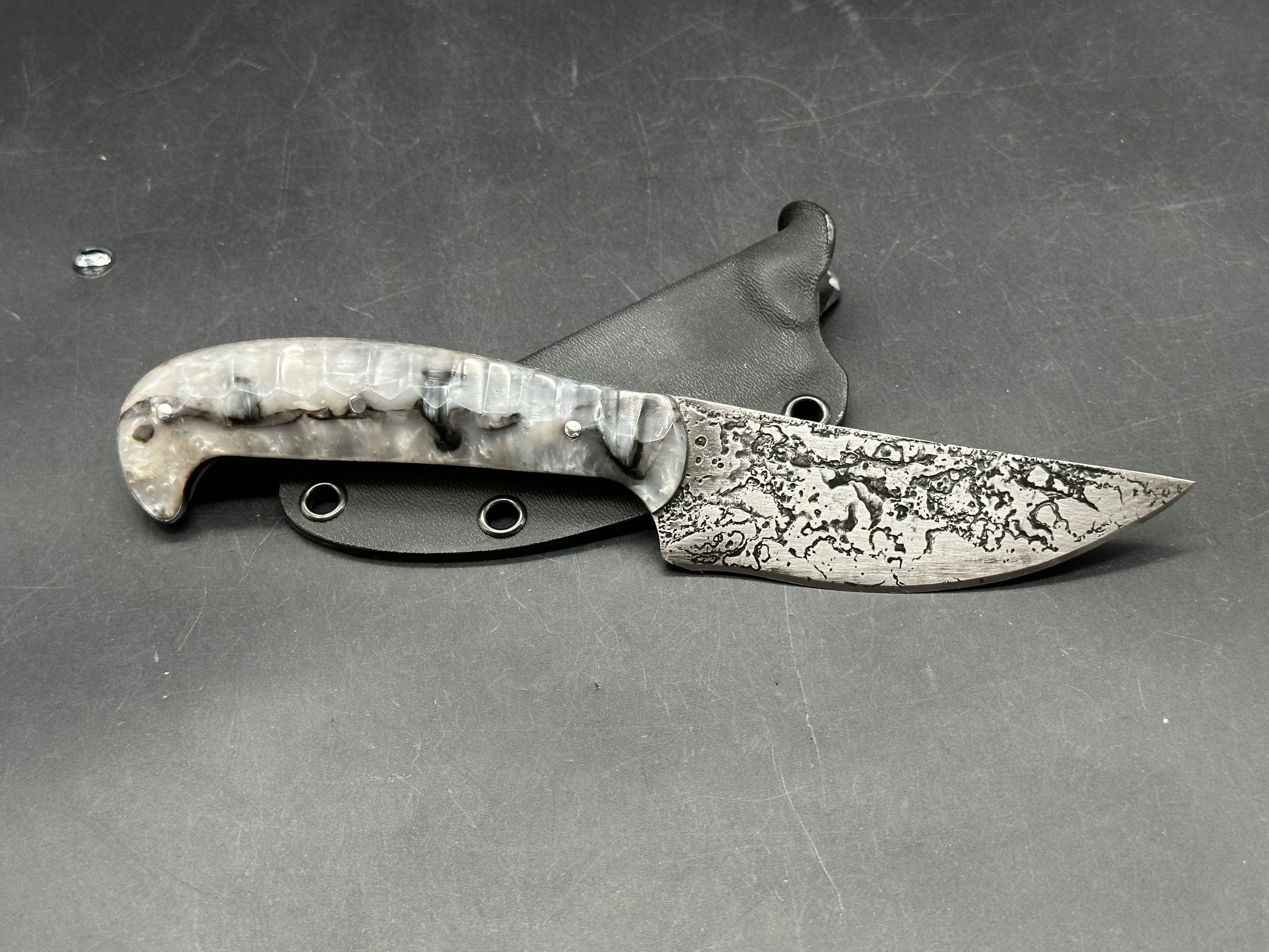 Rib Splitter Knifeworks - Pearl Trader's fixed blade