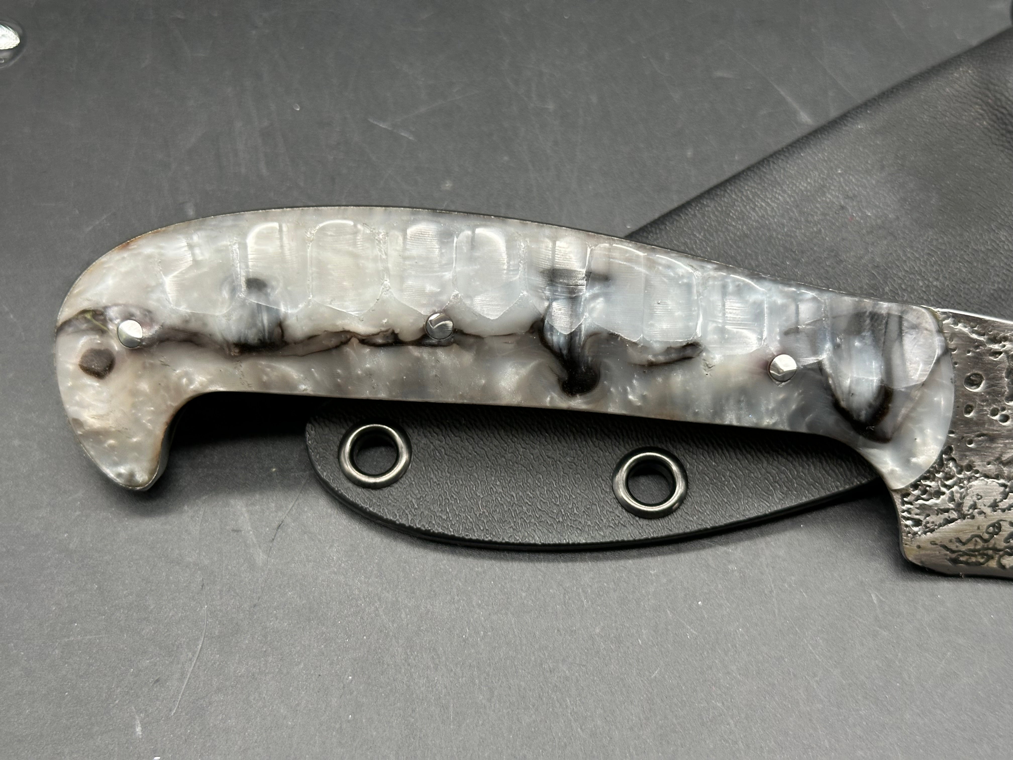 Rib Splitter Knifeworks - Pearl Trader's fixed blade