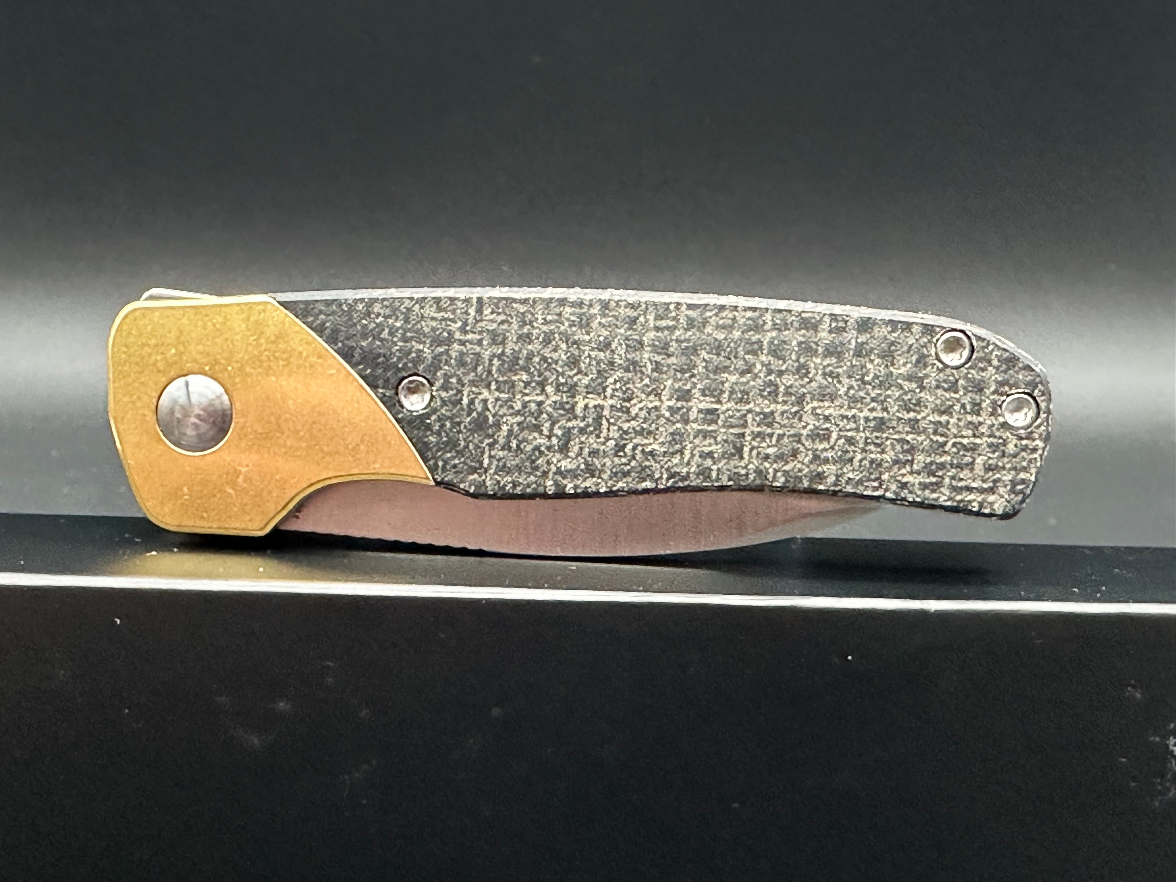 KIZER GAVEL 154CM BLADE LINER LOCK BRASS/MICARTA HANDLE V3661C1