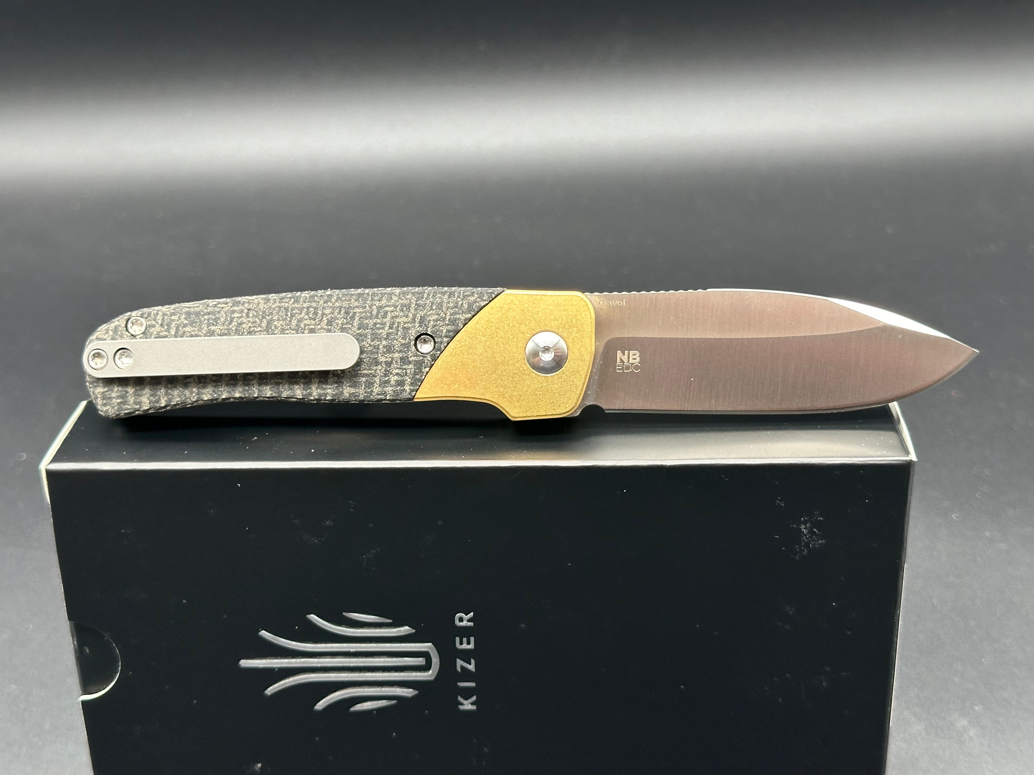 KIZER GAVEL 154CM BLADE LINER LOCK BRASS/MICARTA HANDLE V3661C1