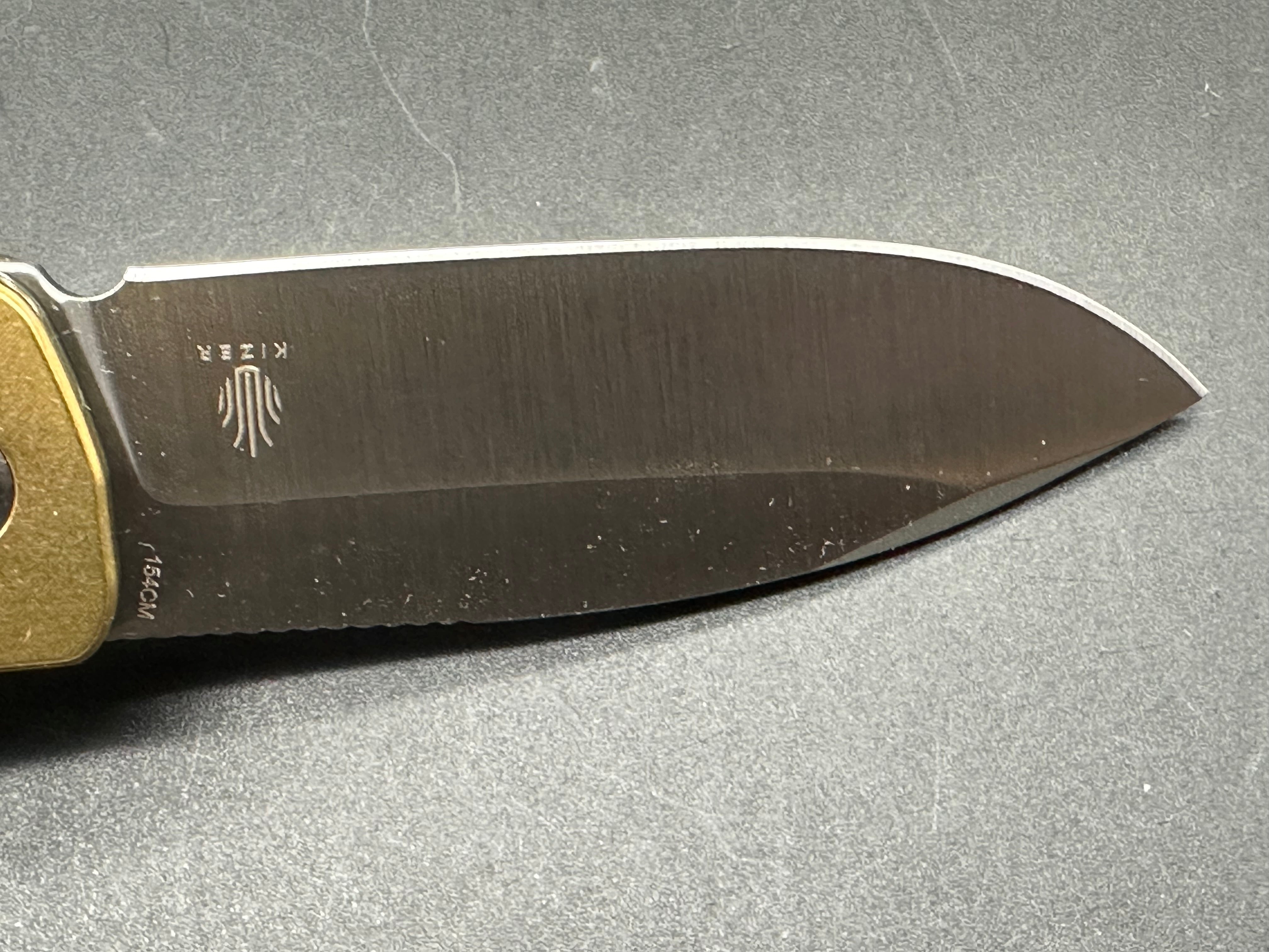 KIZER GAVEL 154CM BLADE LINER LOCK BRASS/MICARTA HANDLE V3661C1