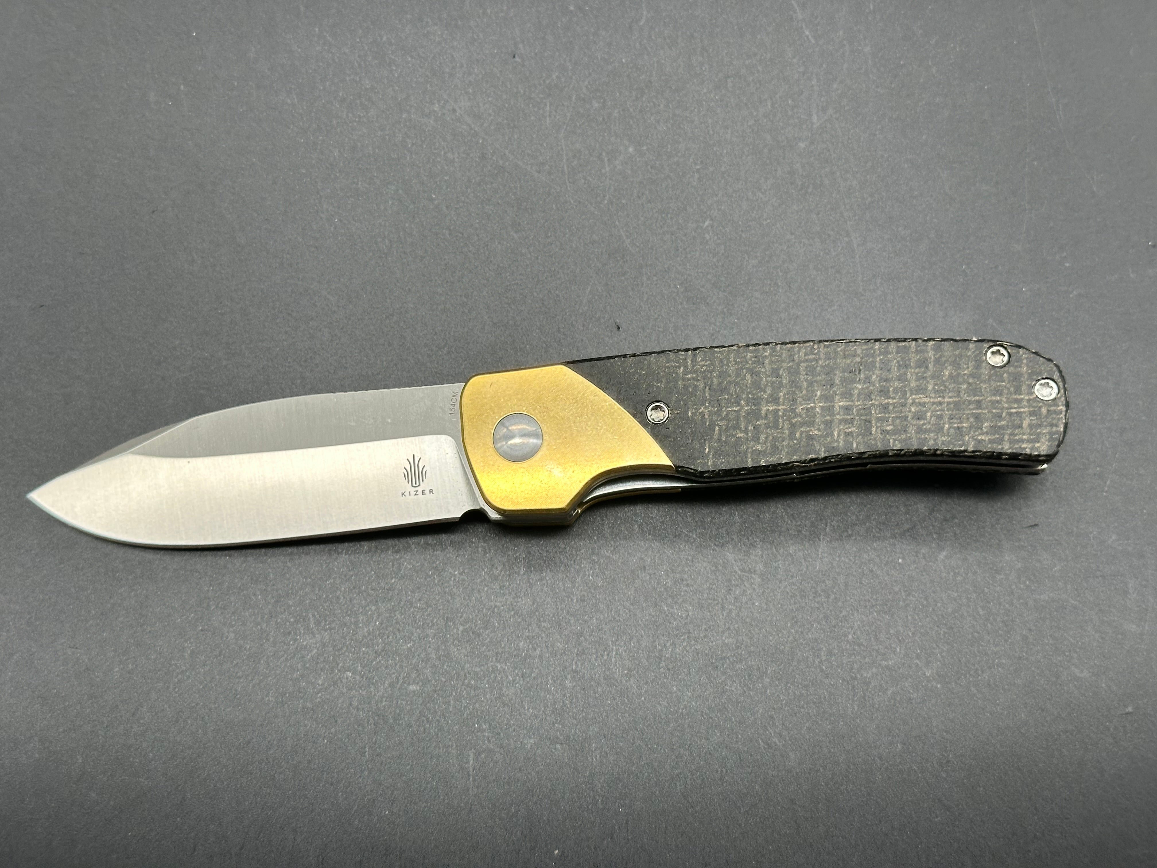 KIZER GAVEL 154CM BLADE LINER LOCK BRASS/MICARTA HANDLE V3661C1