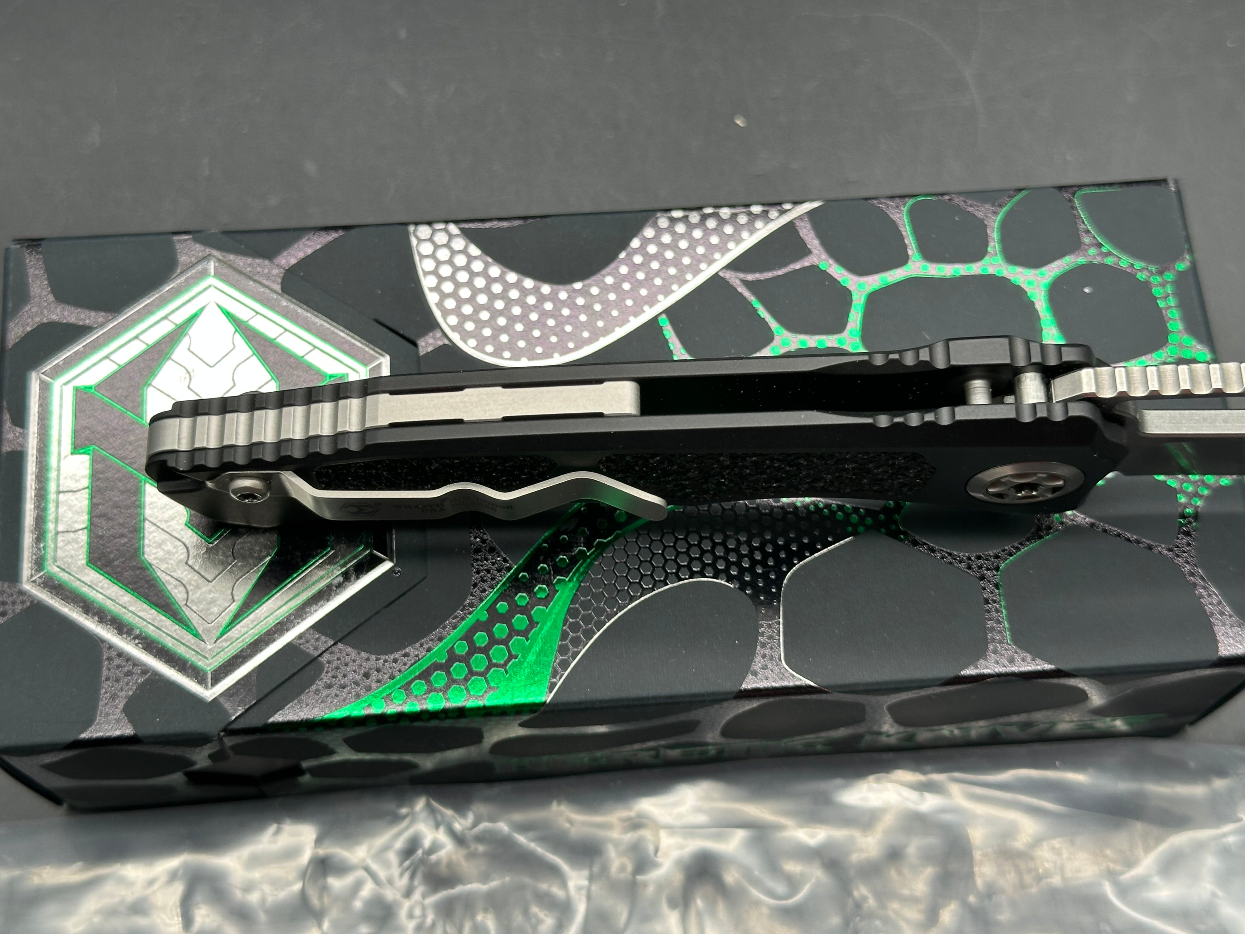Heretic Wraith V4 Manual 3.625" CPM MagnaCut Stonewash Blade with Black Aluminum - Grip Tape Textured Scales plus Skiff Bearings