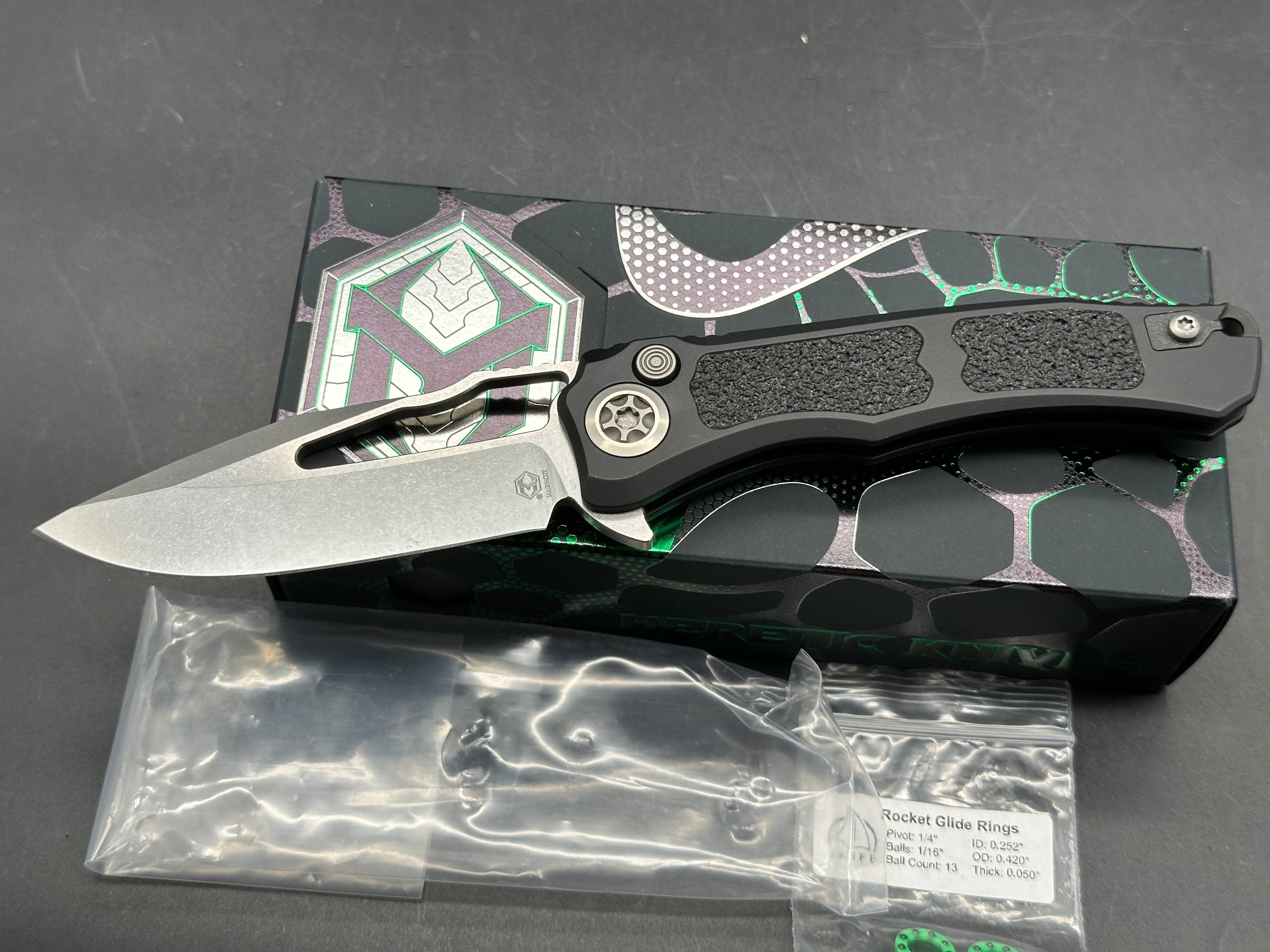 Heretic Wraith V4 Manual 3.625" CPM MagnaCut Stonewash Blade with Black Aluminum - Grip Tape Textured Scales plus Skiff Bearings Installed