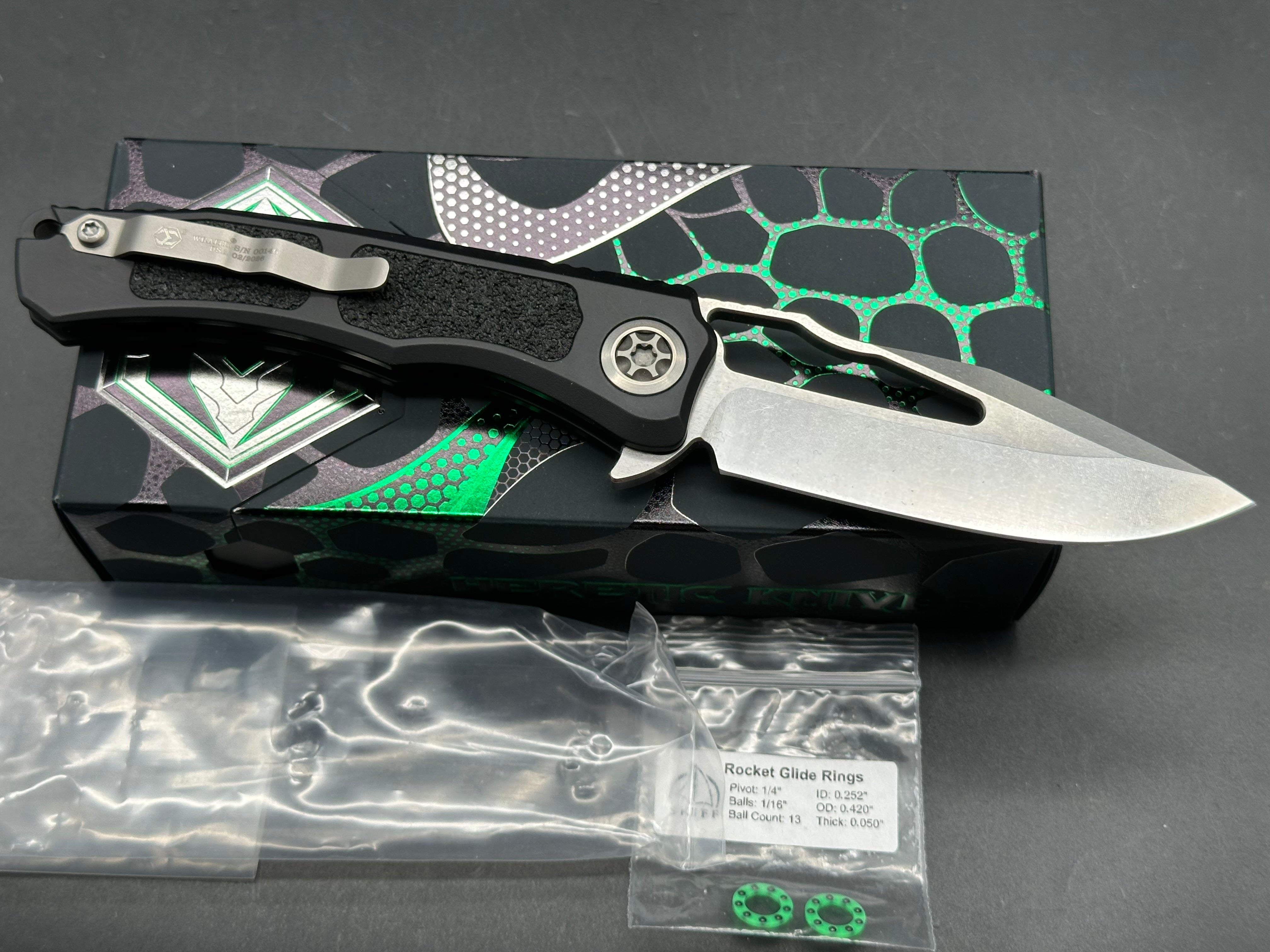 Heretic Wraith V4 Manual 3.625" CPM MagnaCut Stonewash Blade with Black Aluminum - Grip Tape Textured Scales plus Skiff Bearings Installed