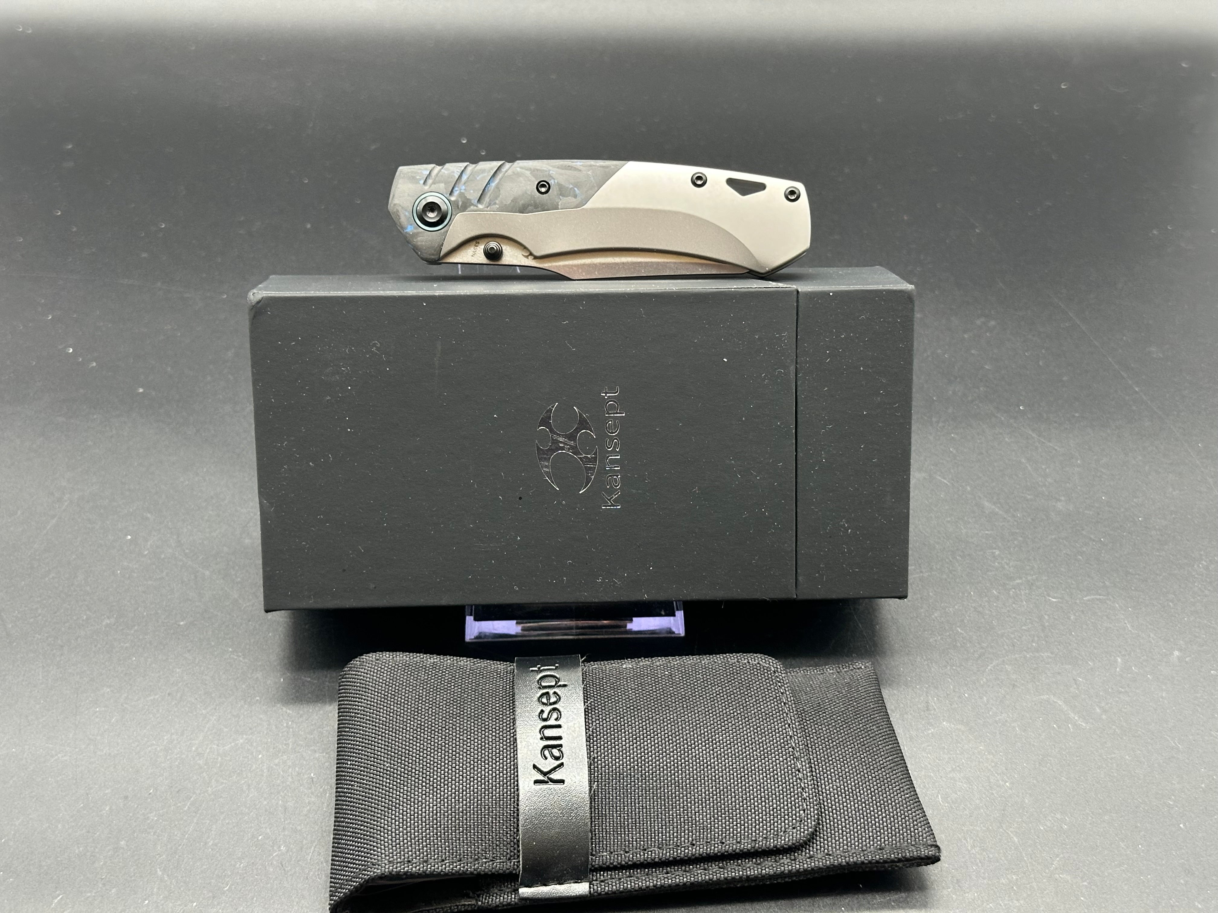 KANSEPT WEIM BLUE/BLACK CARBON FIBER/GRAY TITANIUM HANDLE S35VN SHEEPSFOOT