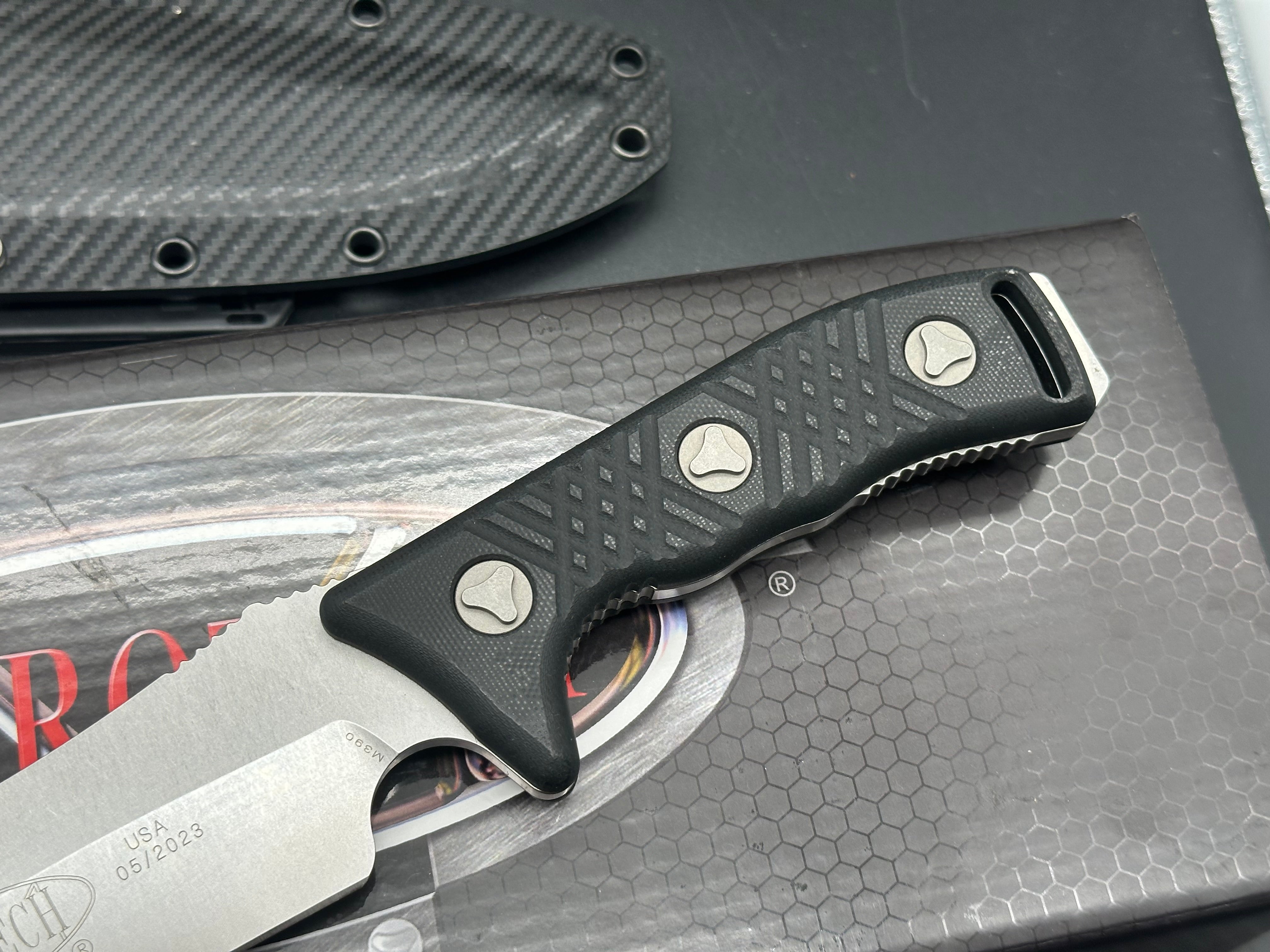 Microtech Arbiter Fixed Blade Knife Black G-10 (8.75" SW)