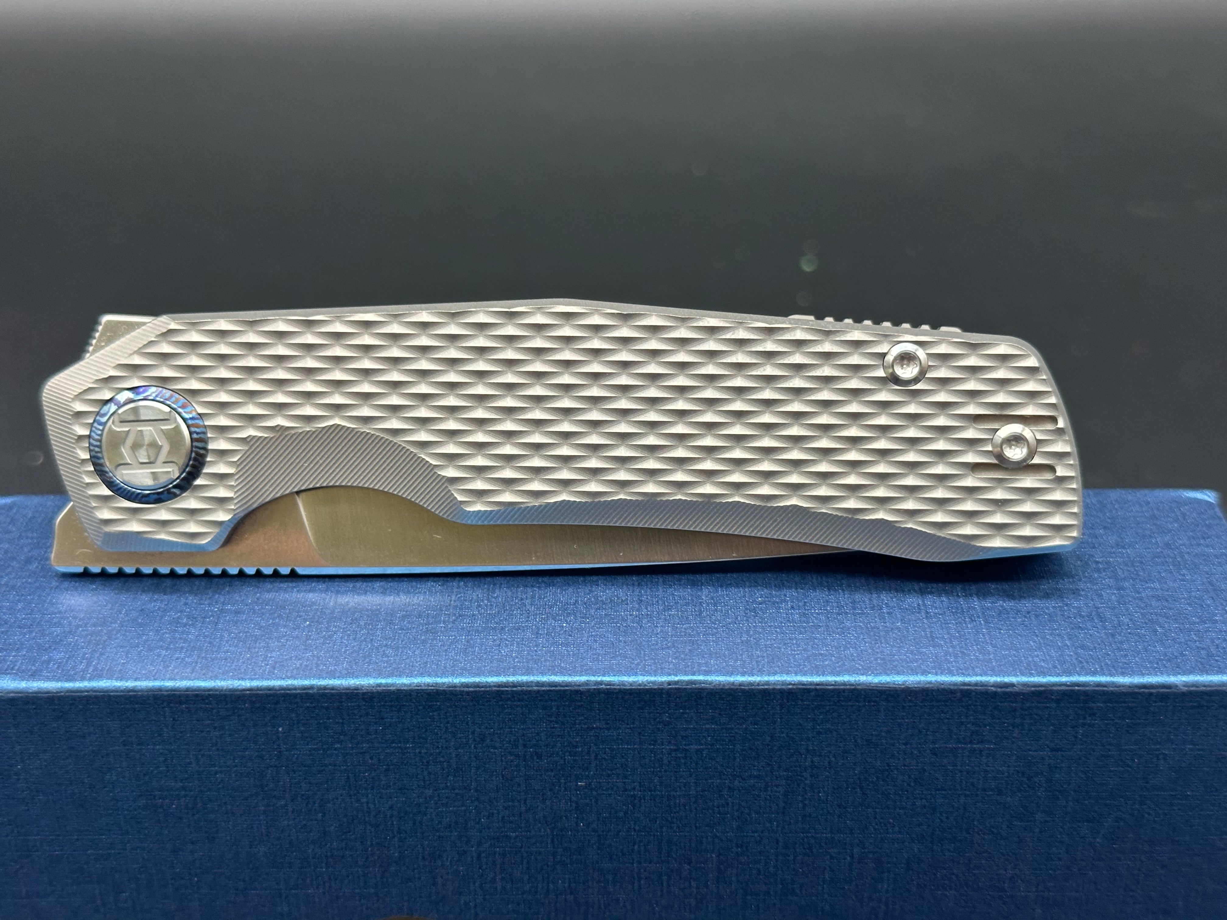 Kunwu TAO II Vanax Diamond Texture w/Vanax blade