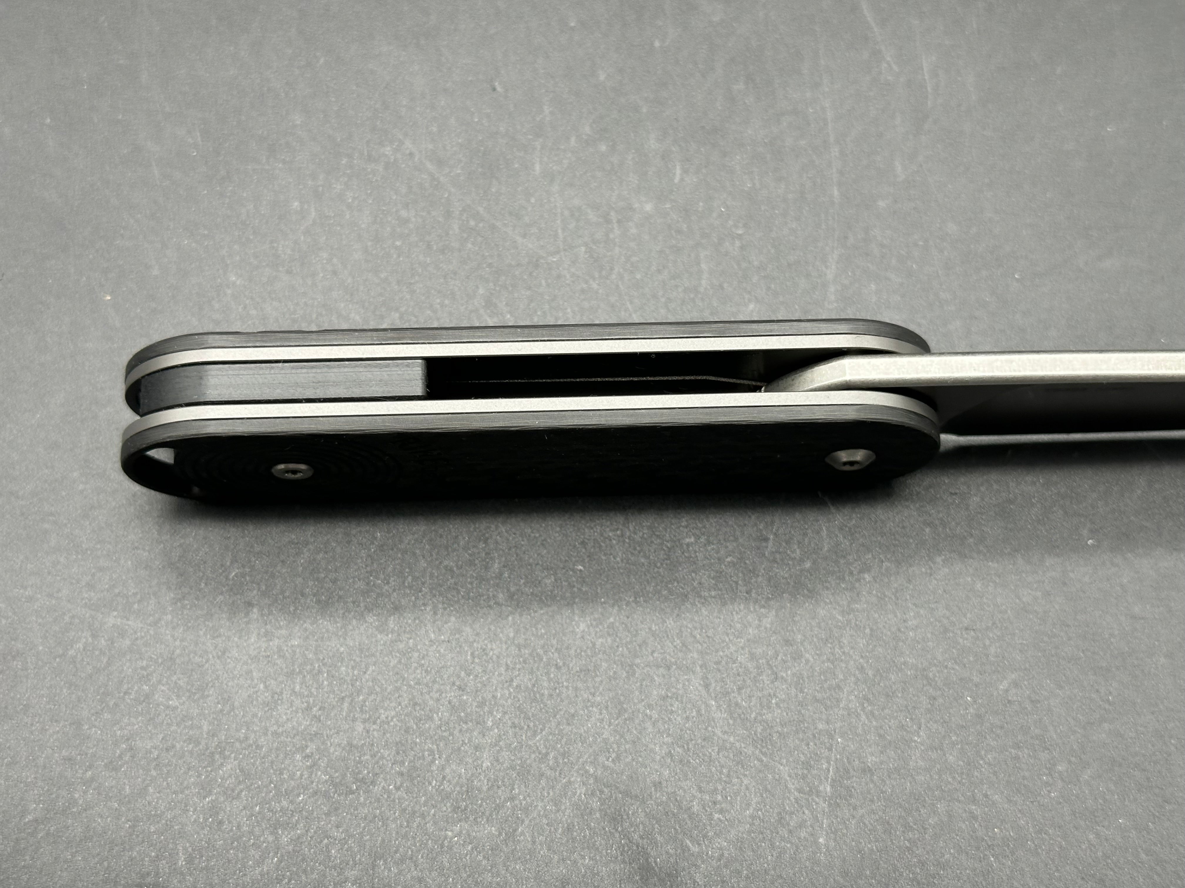 TWOSUN TS362-M390-CF FOLDING KNIFE BLACK CARBON FIBER HANDLE M390 PLAIN EDGE SATIN FINISH