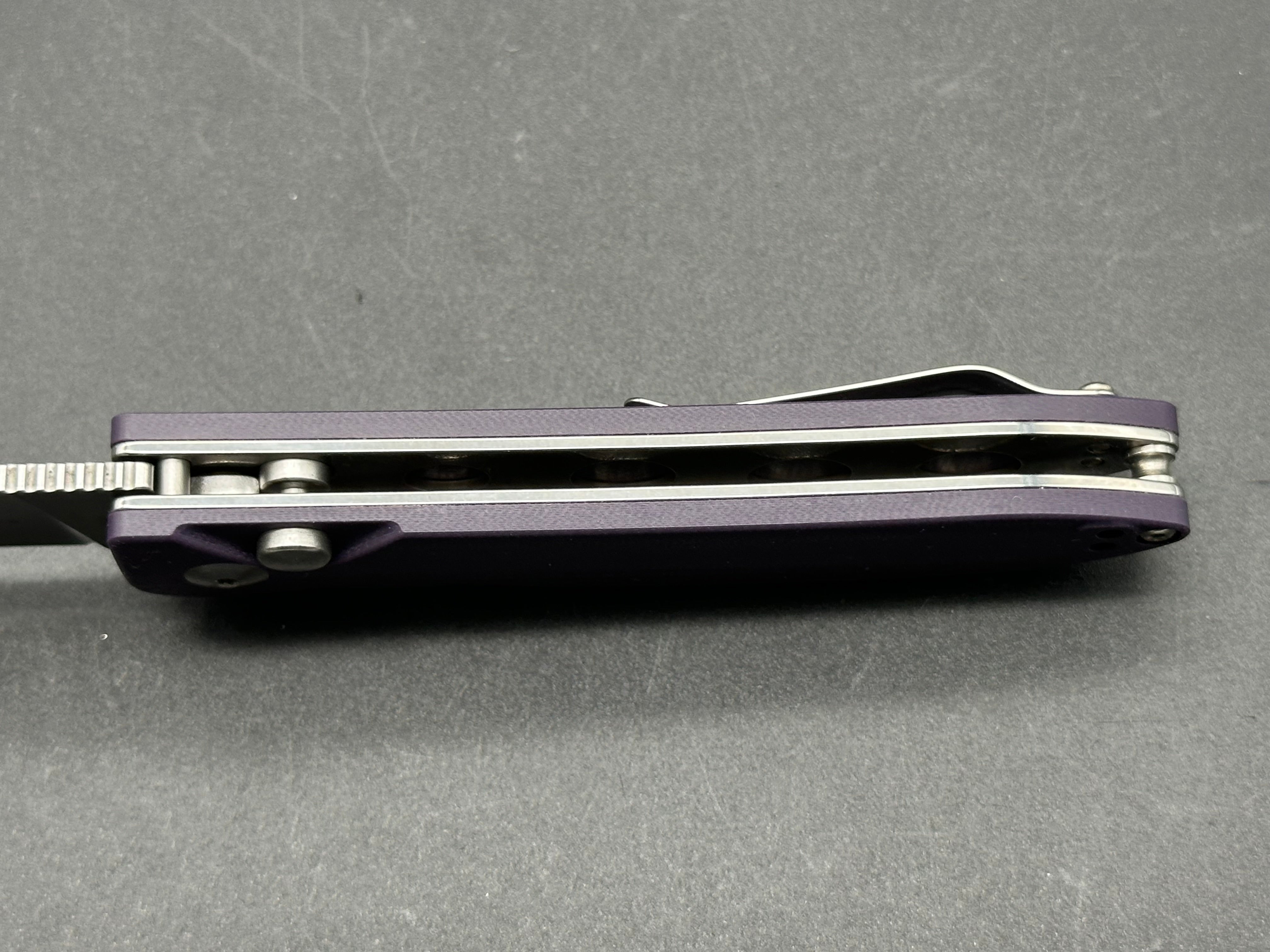 KIZER (Saggs) SWAY BACK FOLDING KNIFE PURPLE G10 HANDLE N690 PLAIN EDGE V3566N1