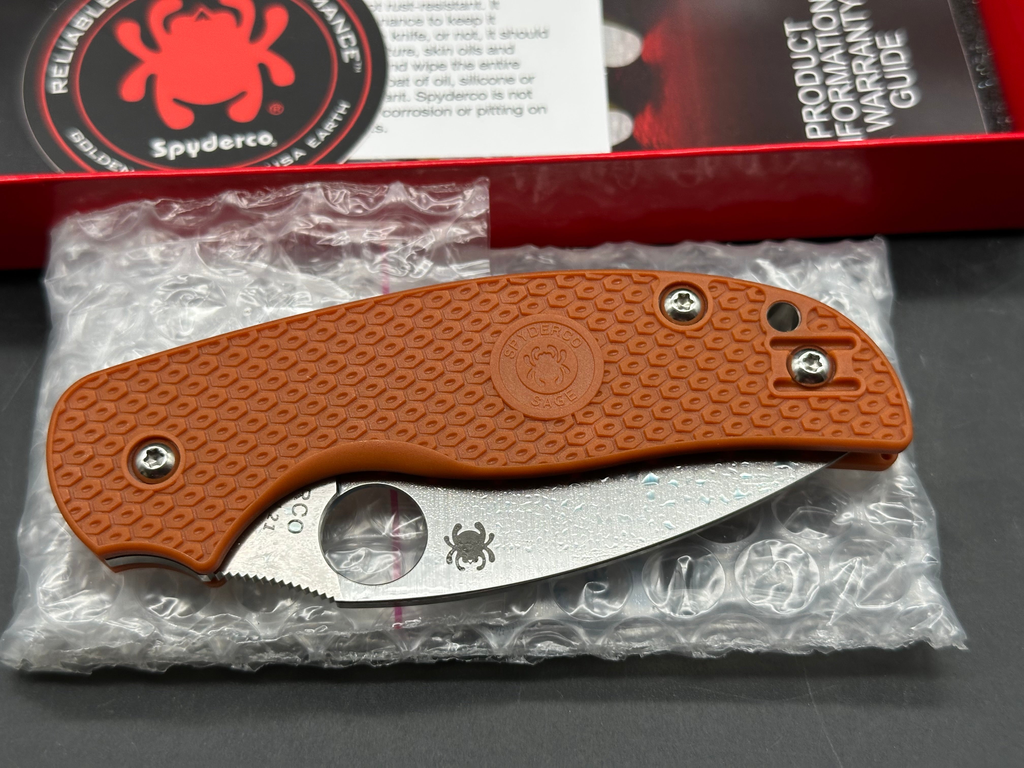 SPYDERCO SAGE 5 LIGHTWEIGHT BURNT ORANGE FRN HANDLE CPM REX 121 PLAIN EDGE