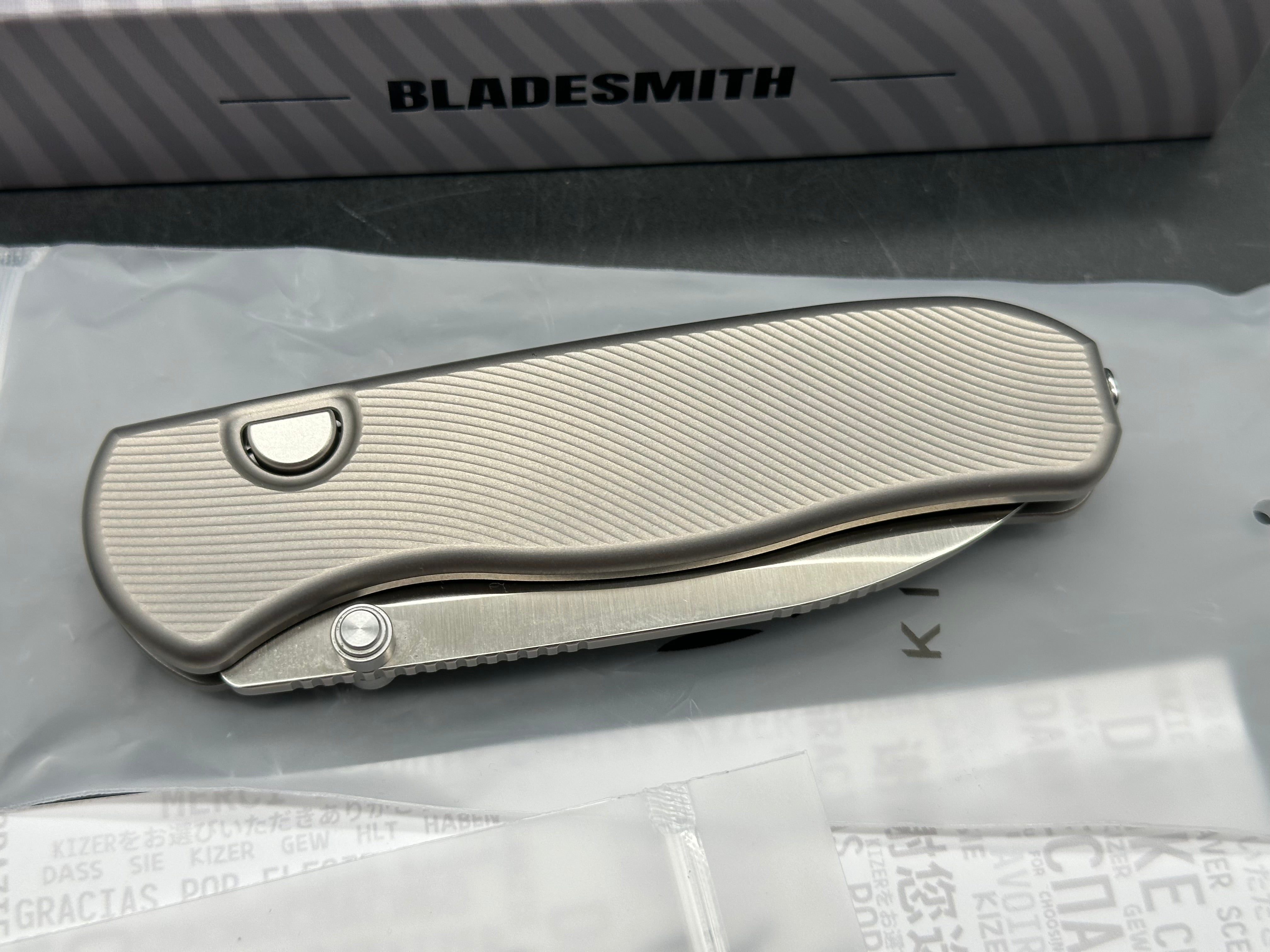 KIZER DROP BEAR ZERO FOLDING KNIFE TEXTURED TITANIUM HANDLE ELMAX STEEL