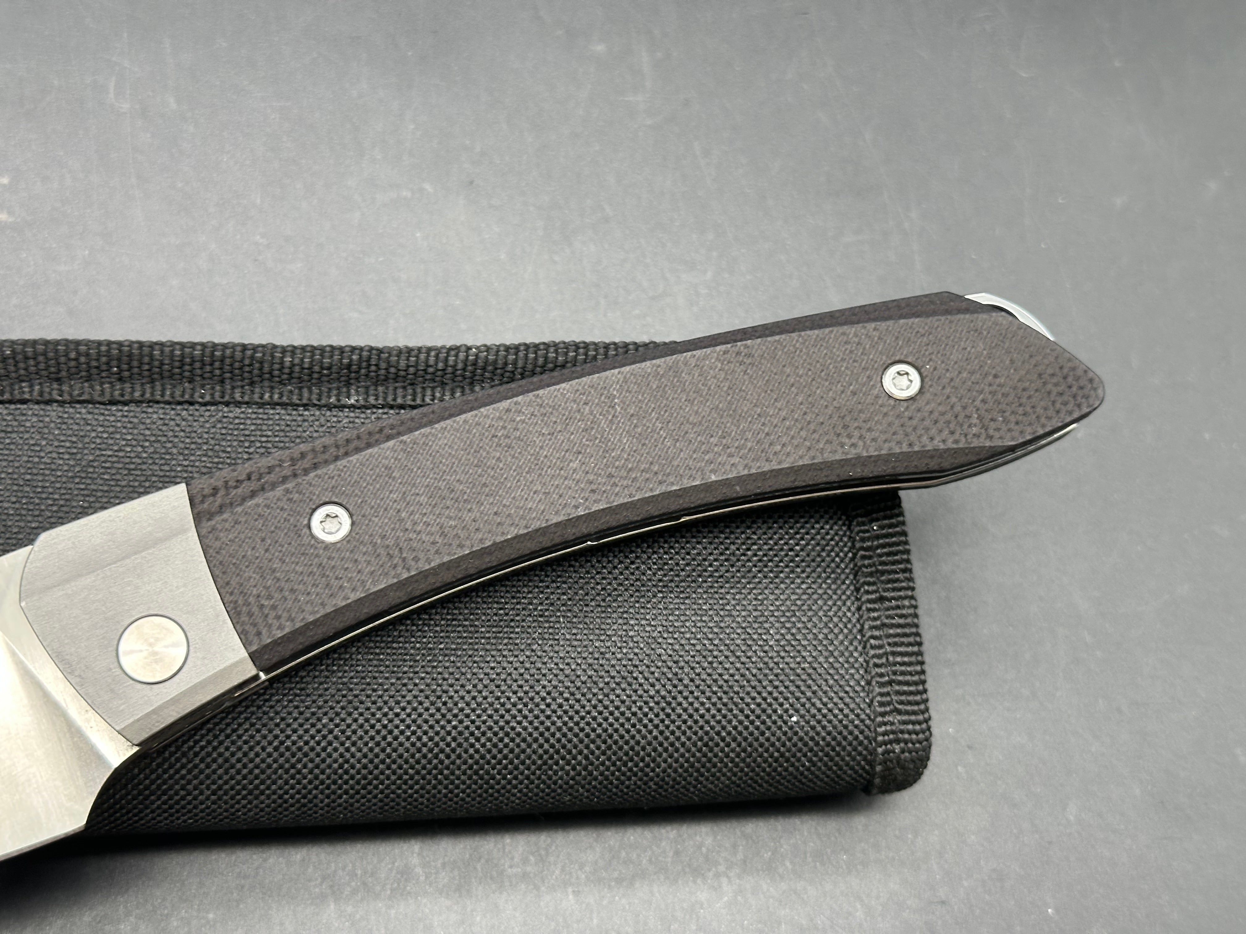 Kizer Momo Large 14c28n ( Dyed Scales)