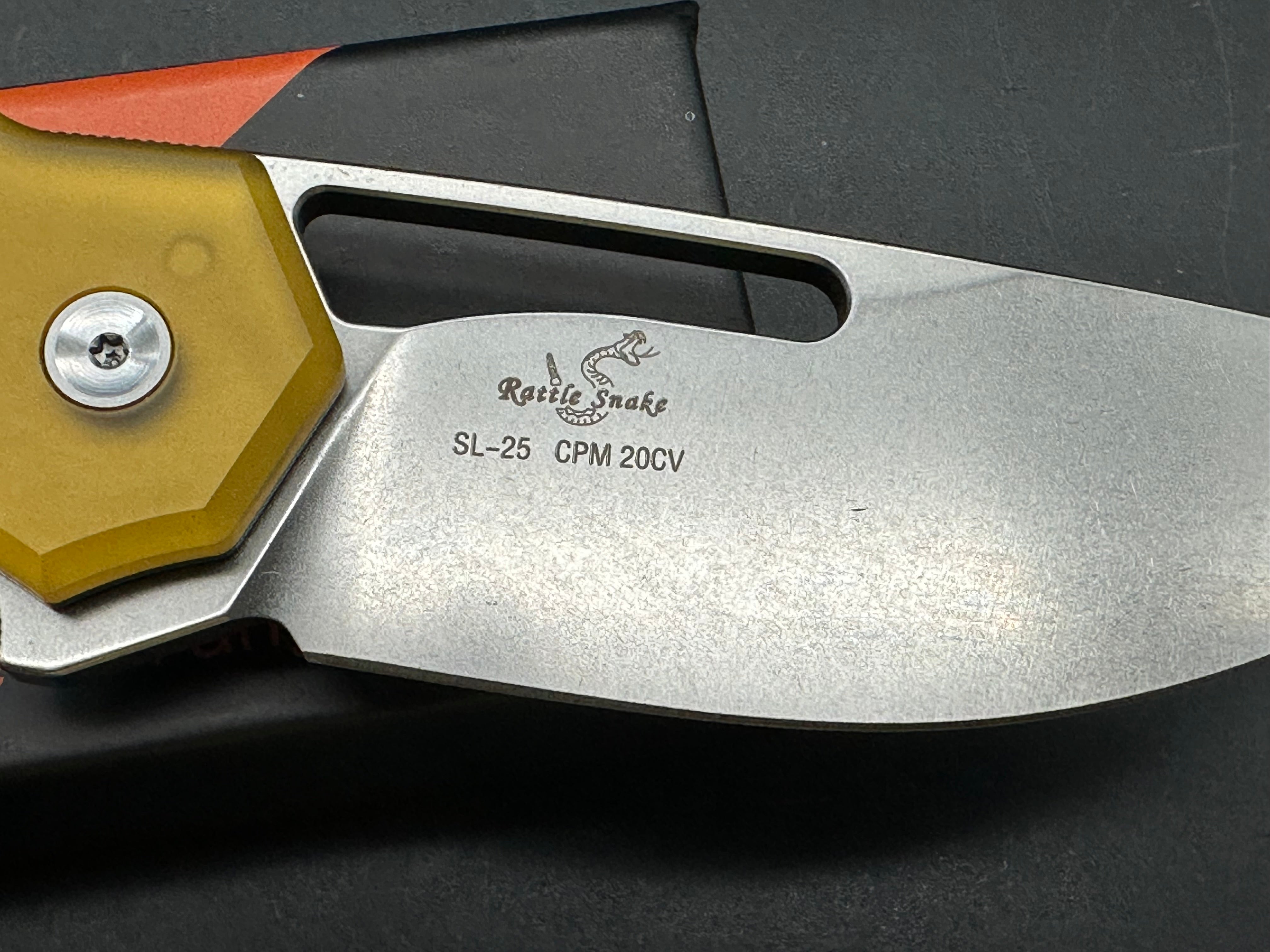 SIXLEAF FOLDING KNIFE YELLOW PEI HANDLE 20CV PLAIN EDGE SL-25-PEI