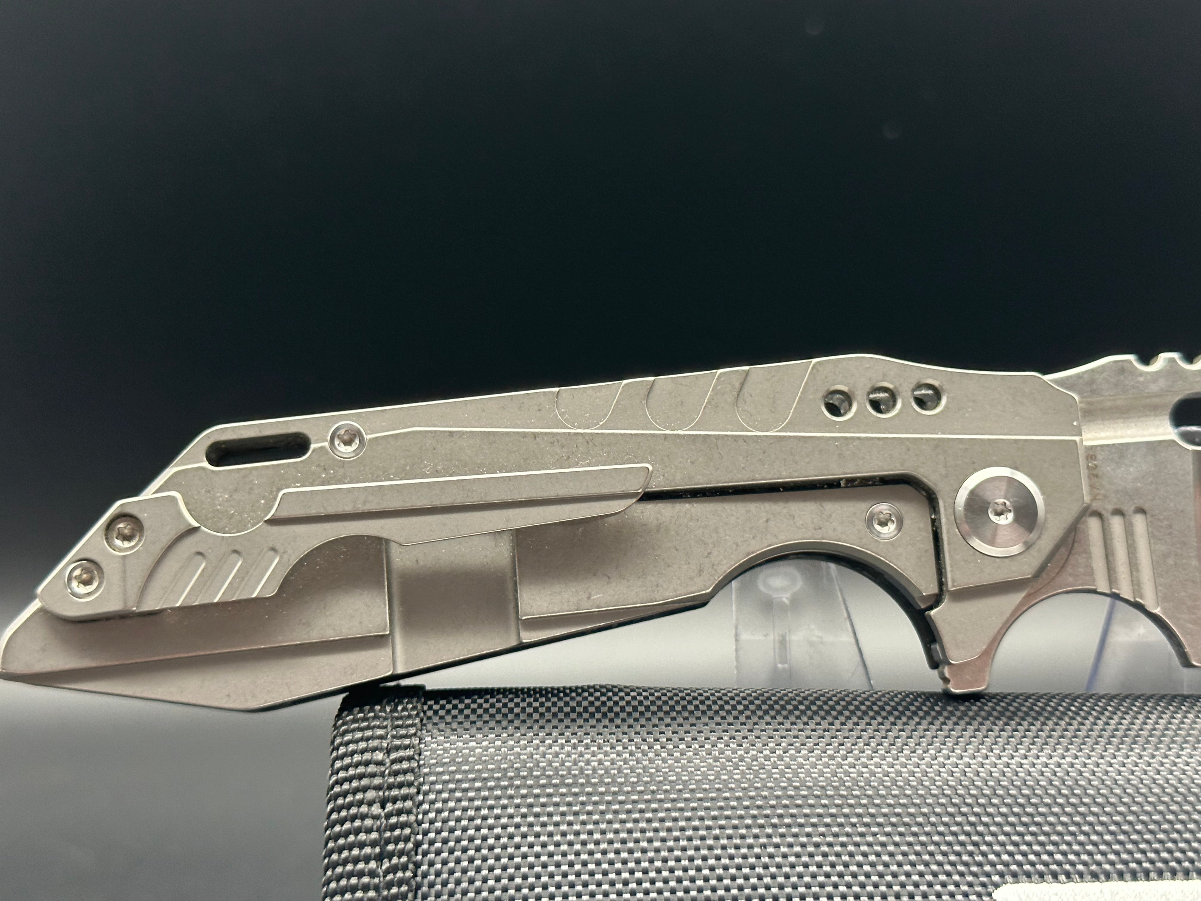 BESTECH SHODAN FOLDER KNIFE CARBON FIBER FRONT & TITANIUM BACK HANDLE SW + SATIN S35VN BLADE BT1910C