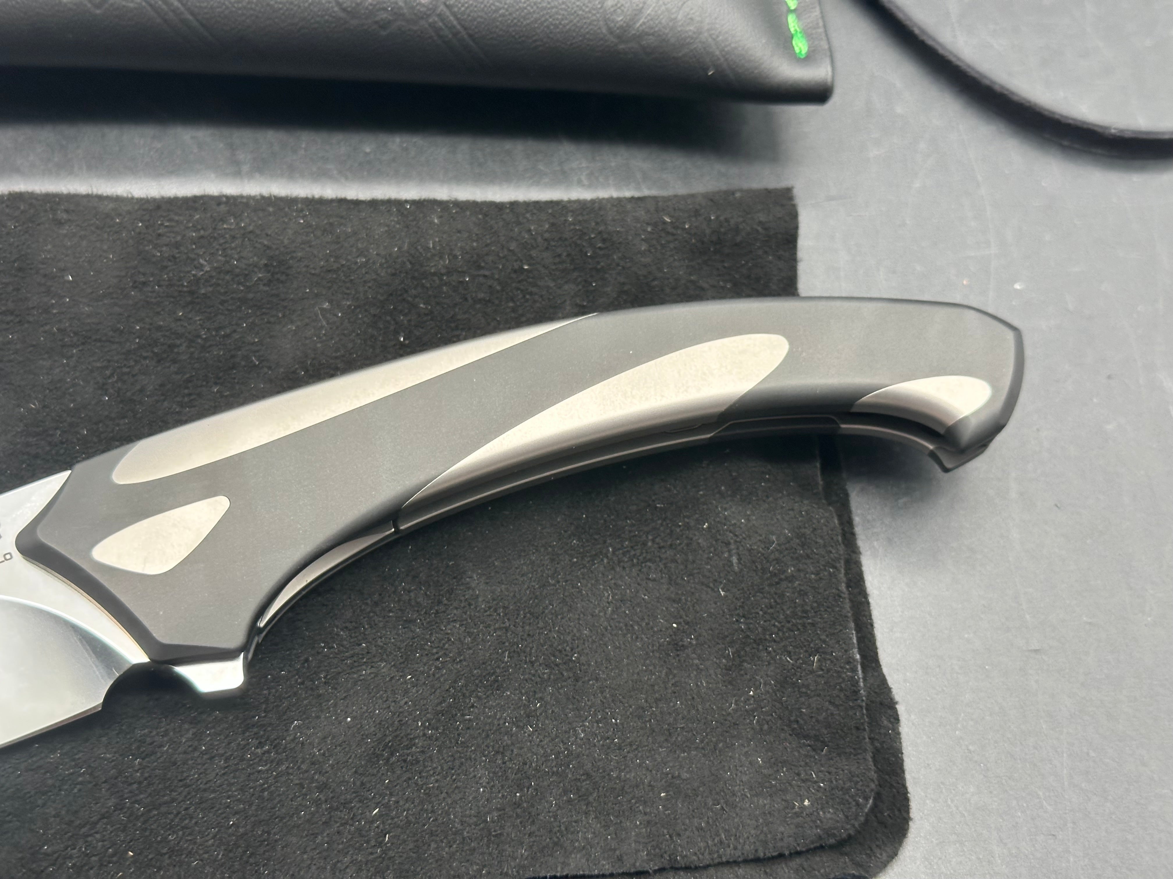 Poikilo Orca - Midtech Zircuti clip and spacer stonewashed mirror M390 blade