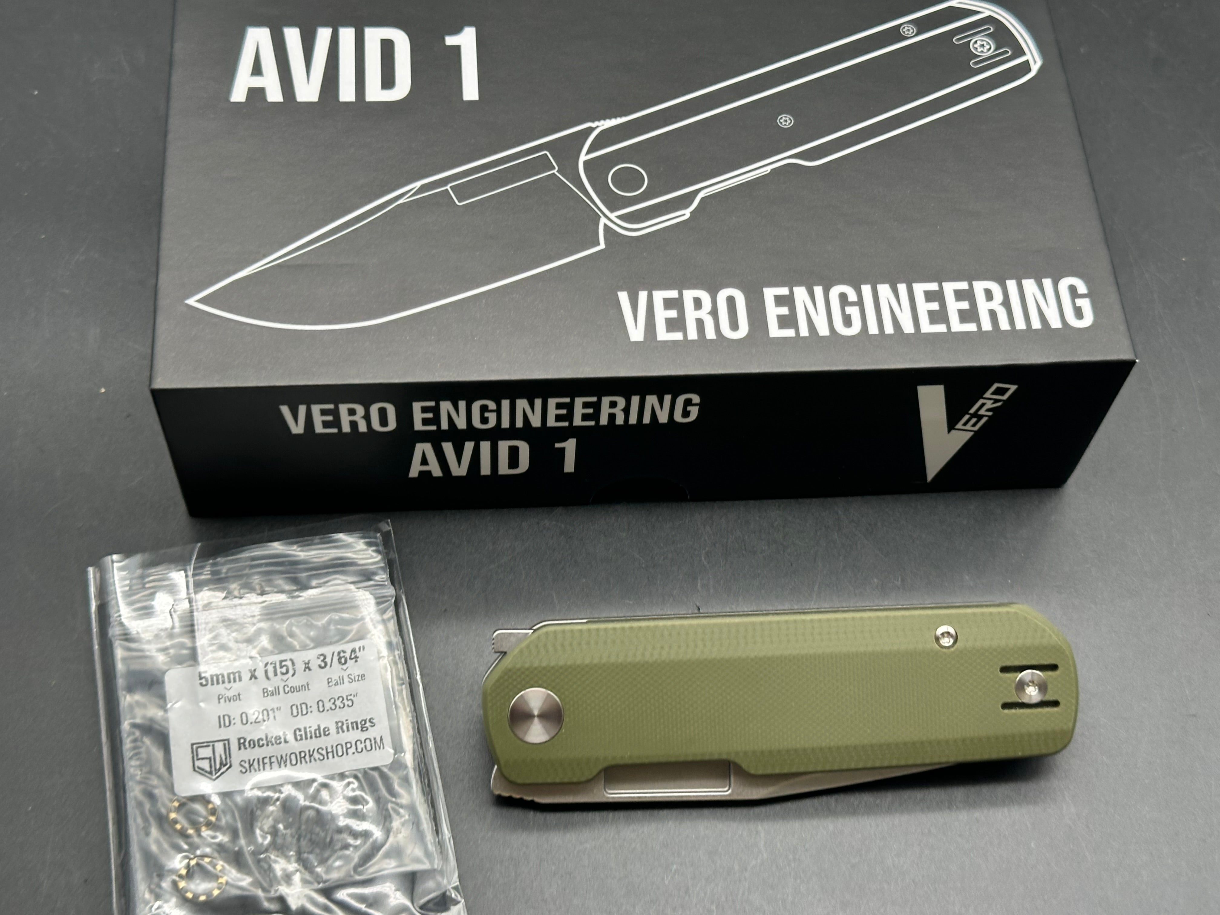 Vero Engineering Avid 1 - DLT Exclusive #520 3.25" CPM S45VN Stonewash Blade with OD Green G10 Scales