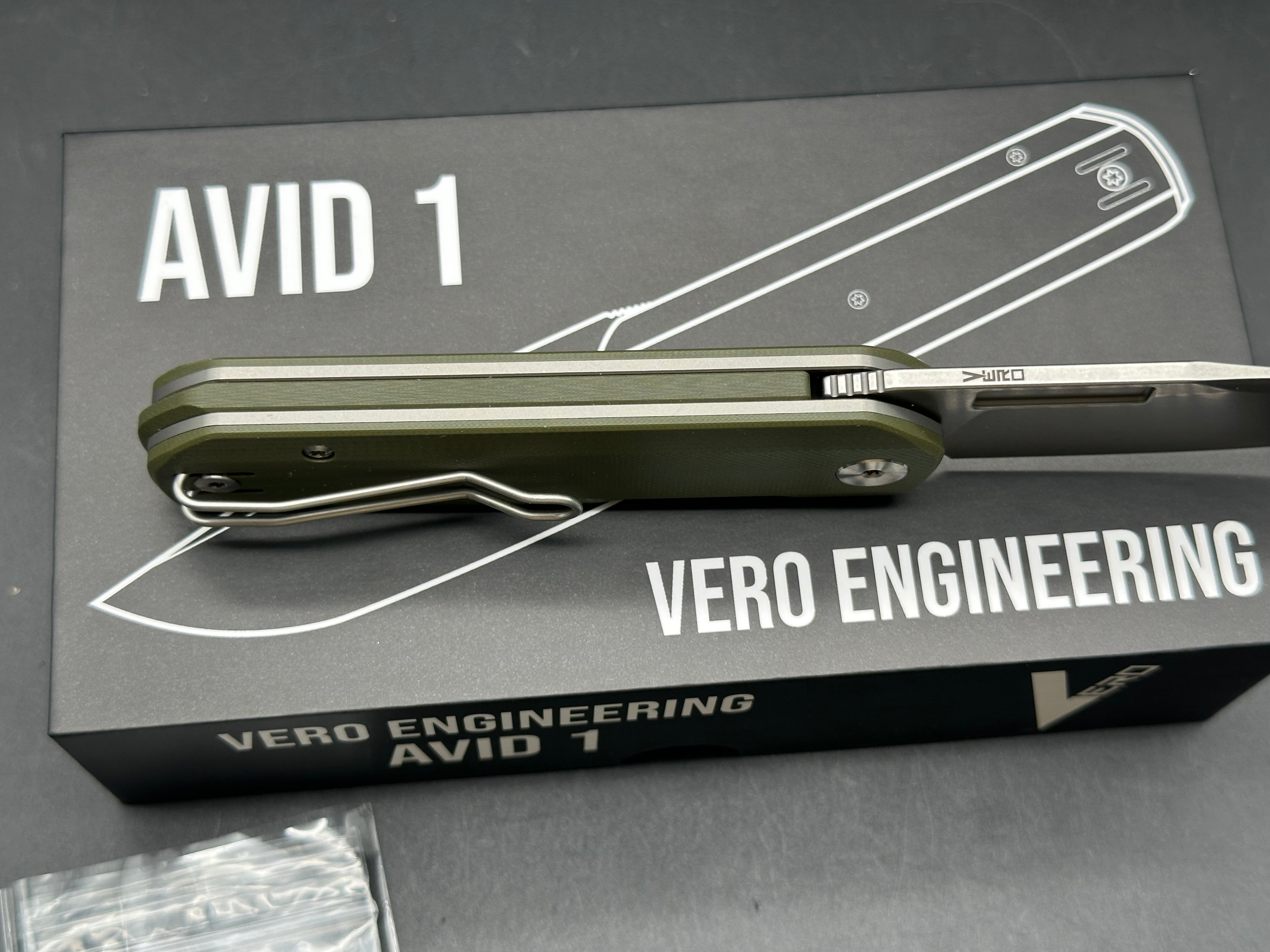 Vero Engineering Avid 1 - DLT Exclusive #520 3.25" CPM S45VN Stonewash Blade with OD Green G10 Scales