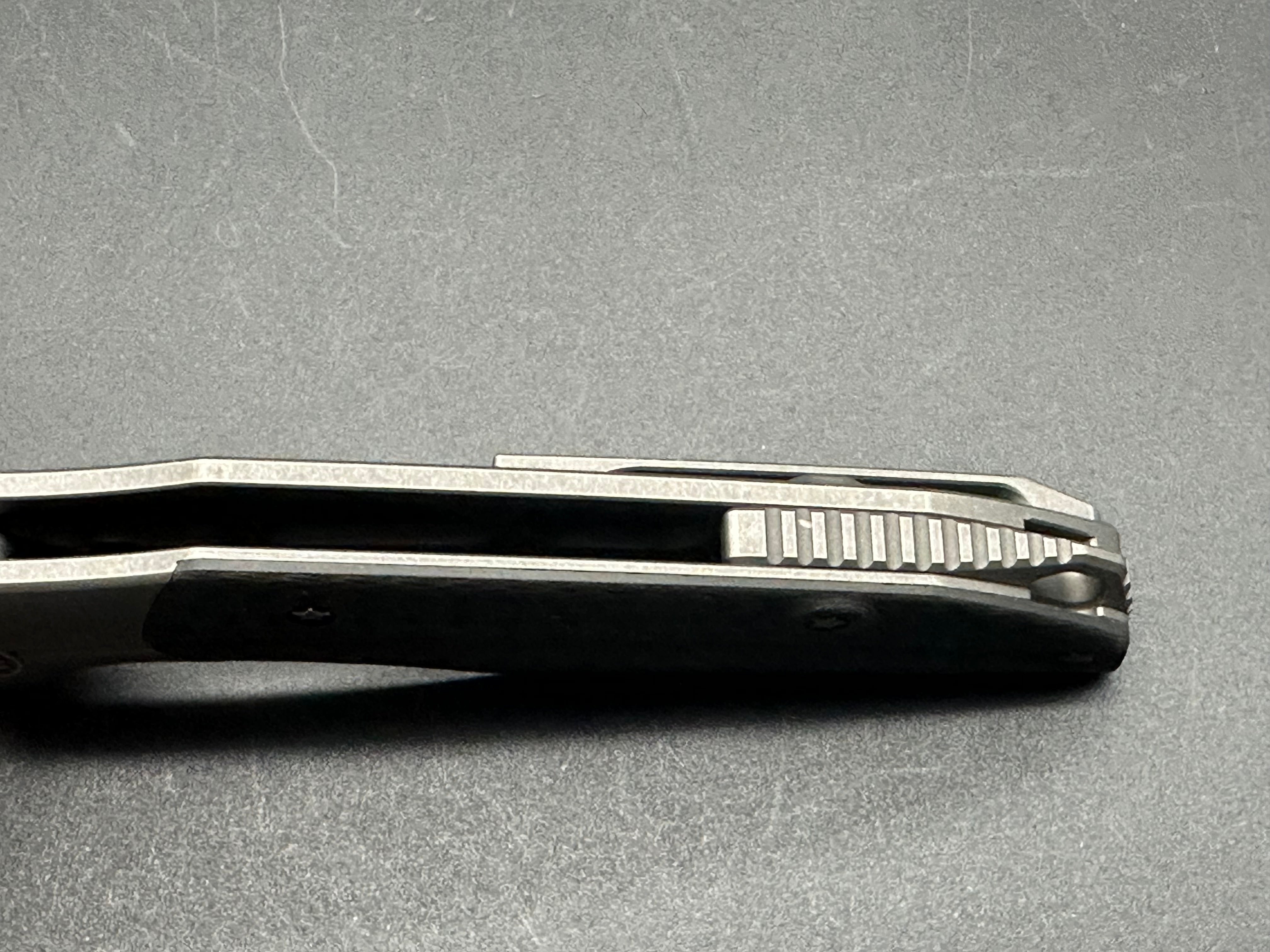 WE 707B Grey Ti handle with cf Inlay