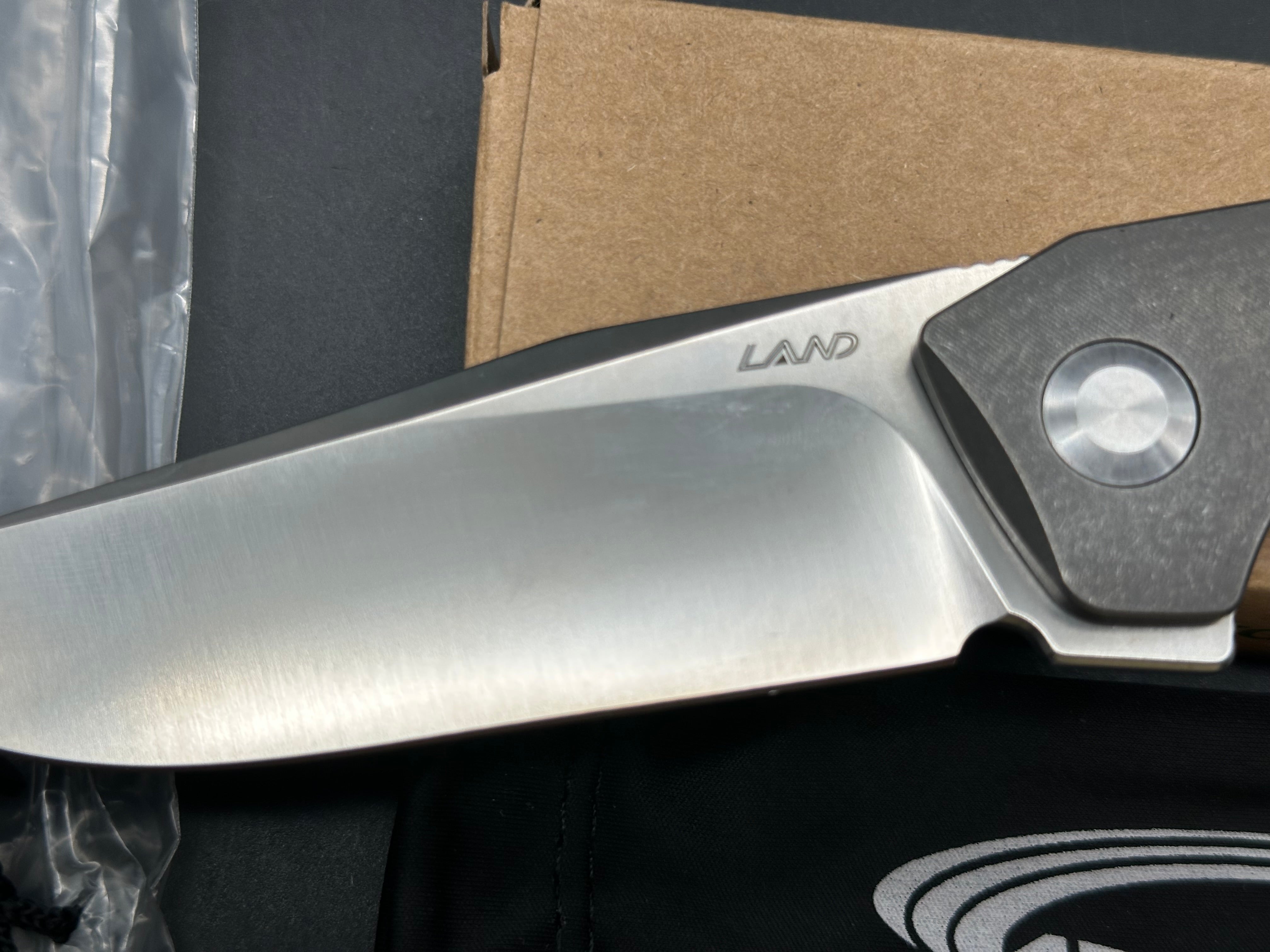 Land 140 titanium frame lock flipper w/VG10 blade