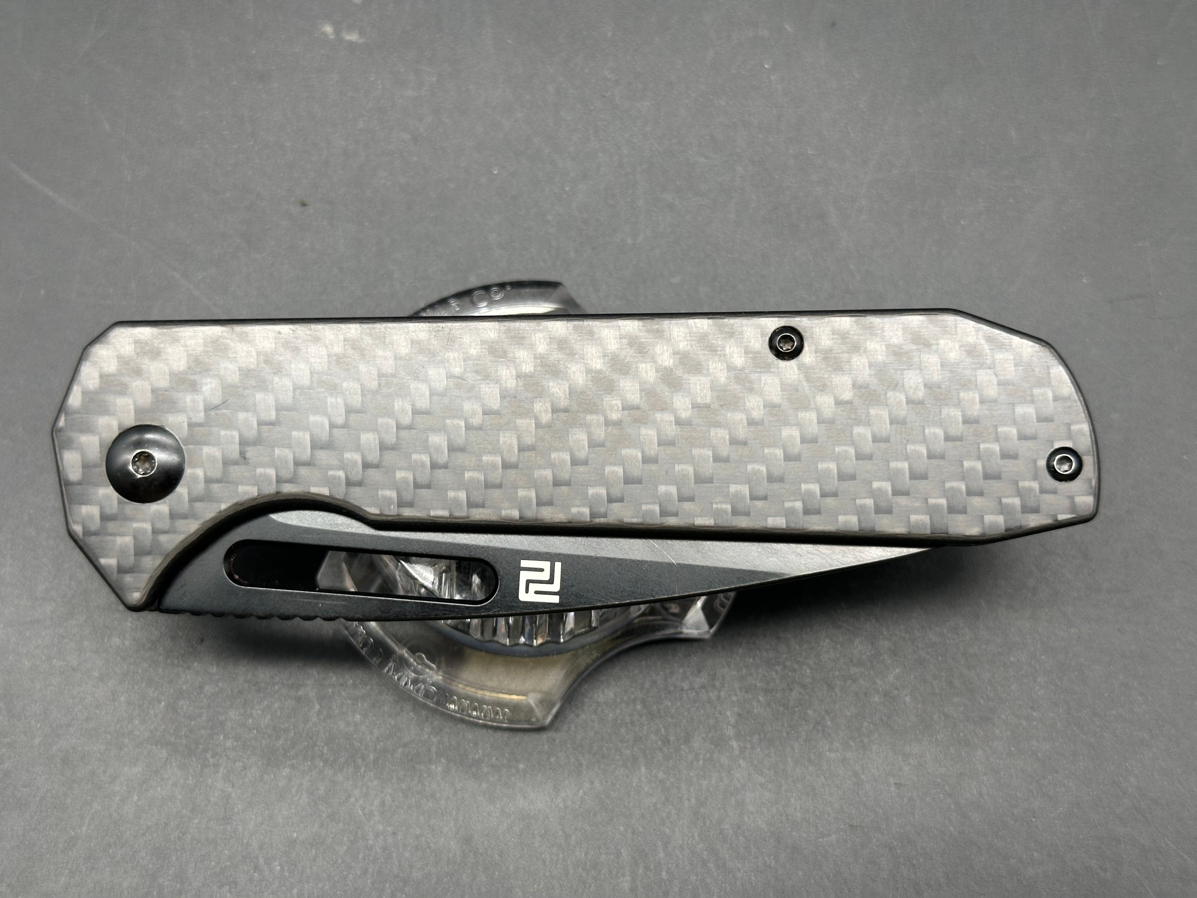 ARTISAN CUTLERY ARION AR-RPM9 BLADE CARBON FIBER HANDLE