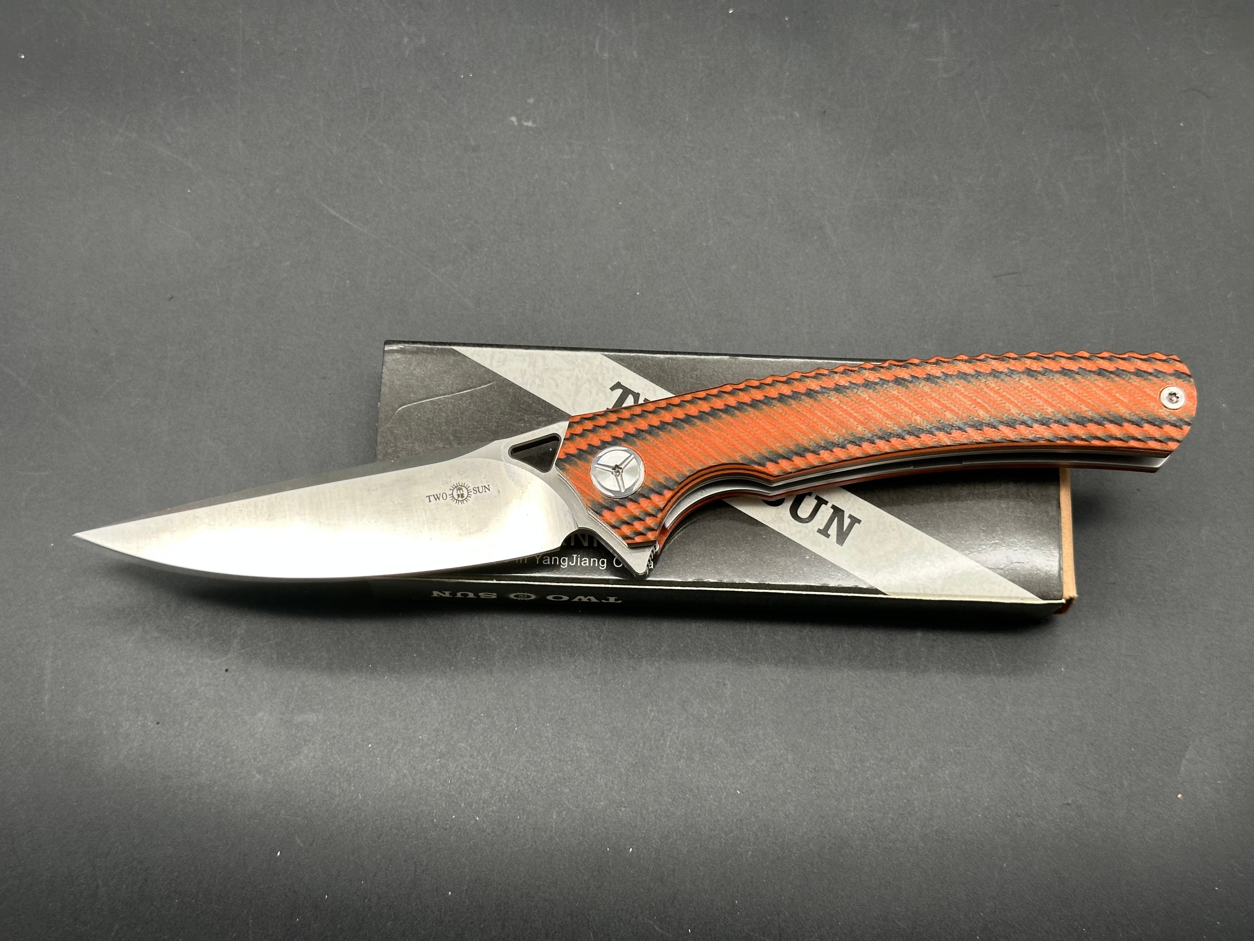 TWOSUN FOLDING KNIFE BLACK/ORANGE G10 HANDLE D2 PLAIN EDGE TS81-OR