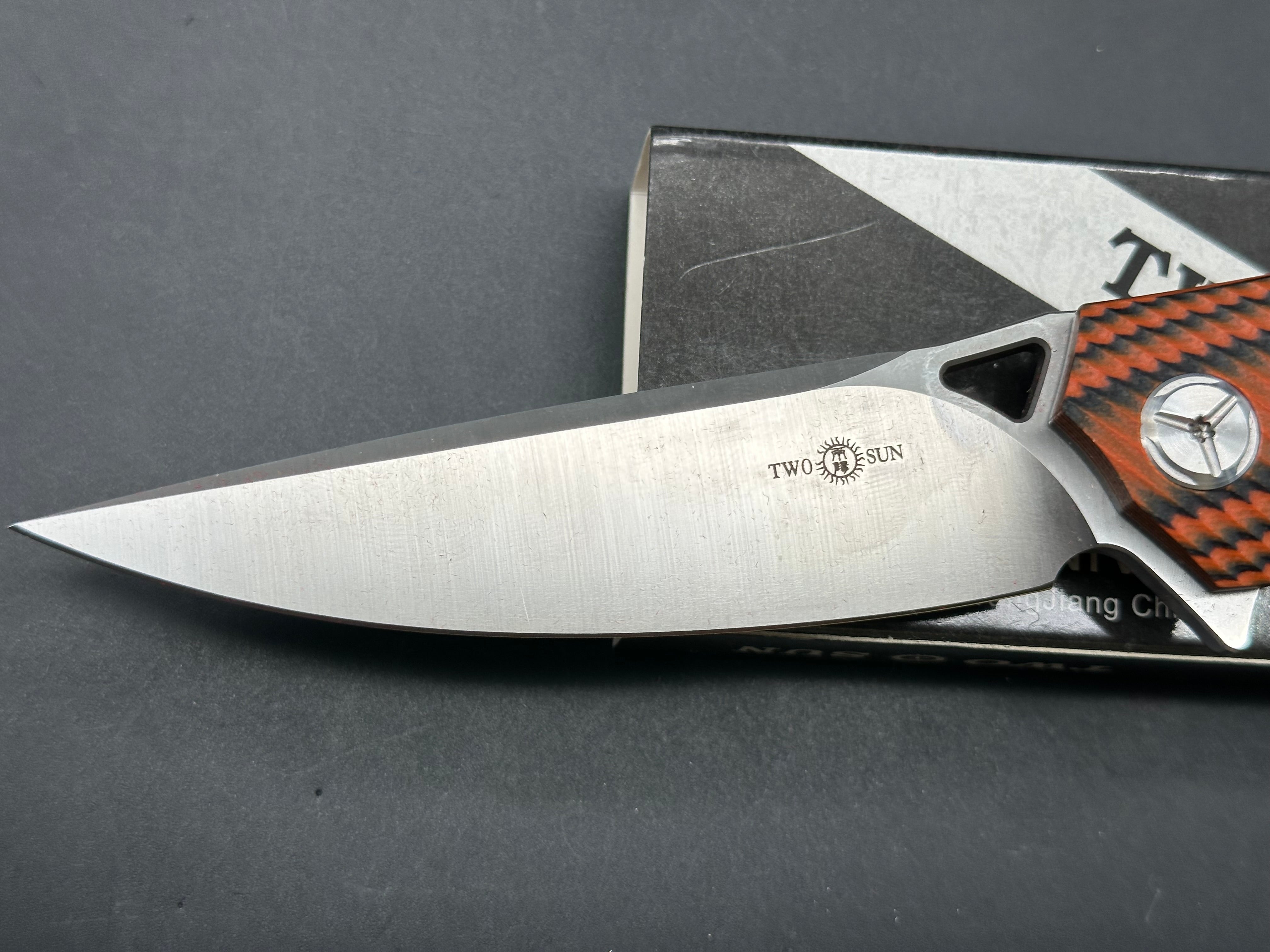 TWOSUN FOLDING KNIFE BLACK/ORANGE G10 HANDLE D2 PLAIN EDGE TS81-OR