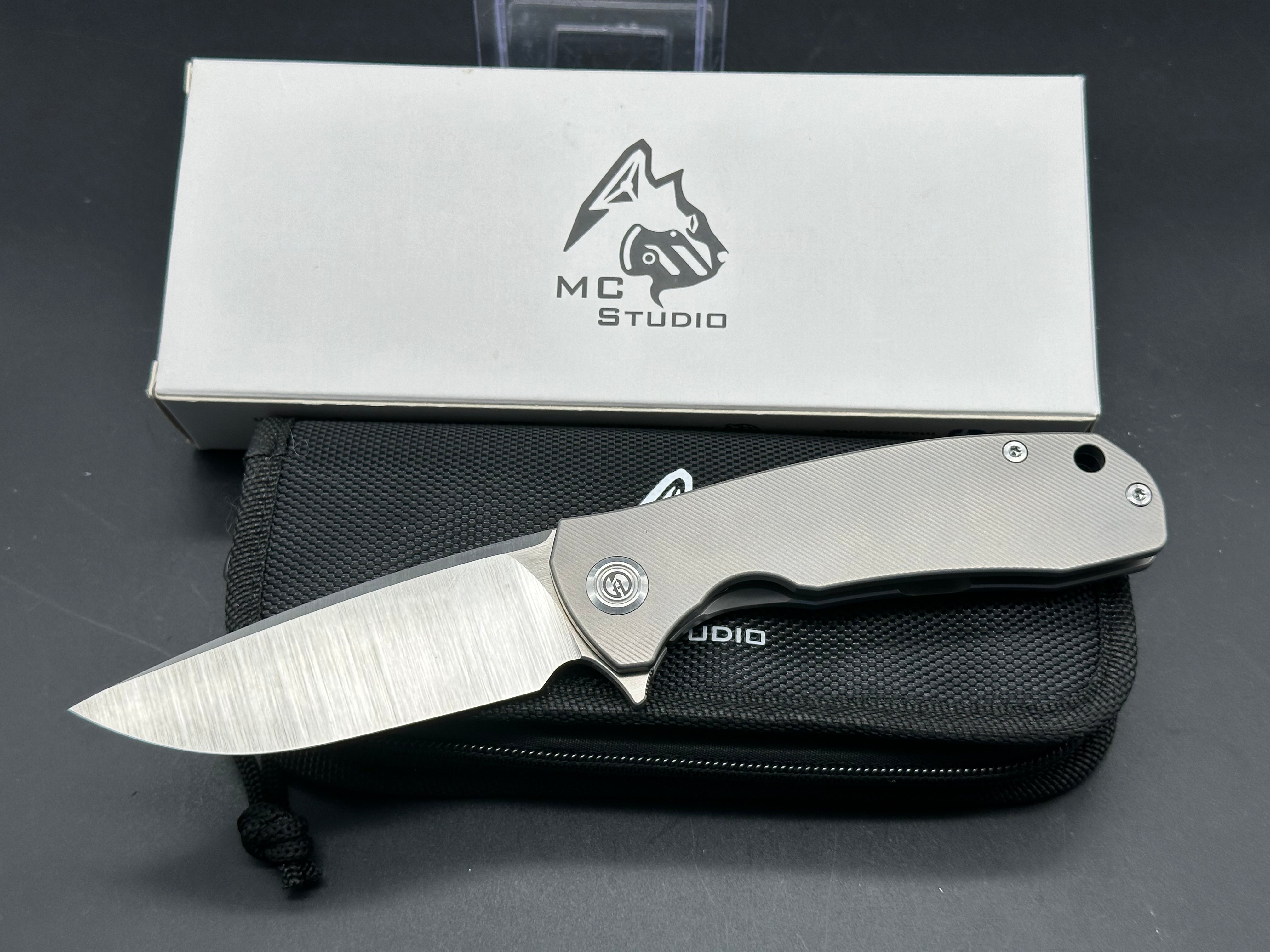 Maxace Midnight Cat Balance 2.0/Gray Ti Frame Blue Backbone & Clip/Drop Point/Satin Bohler M390