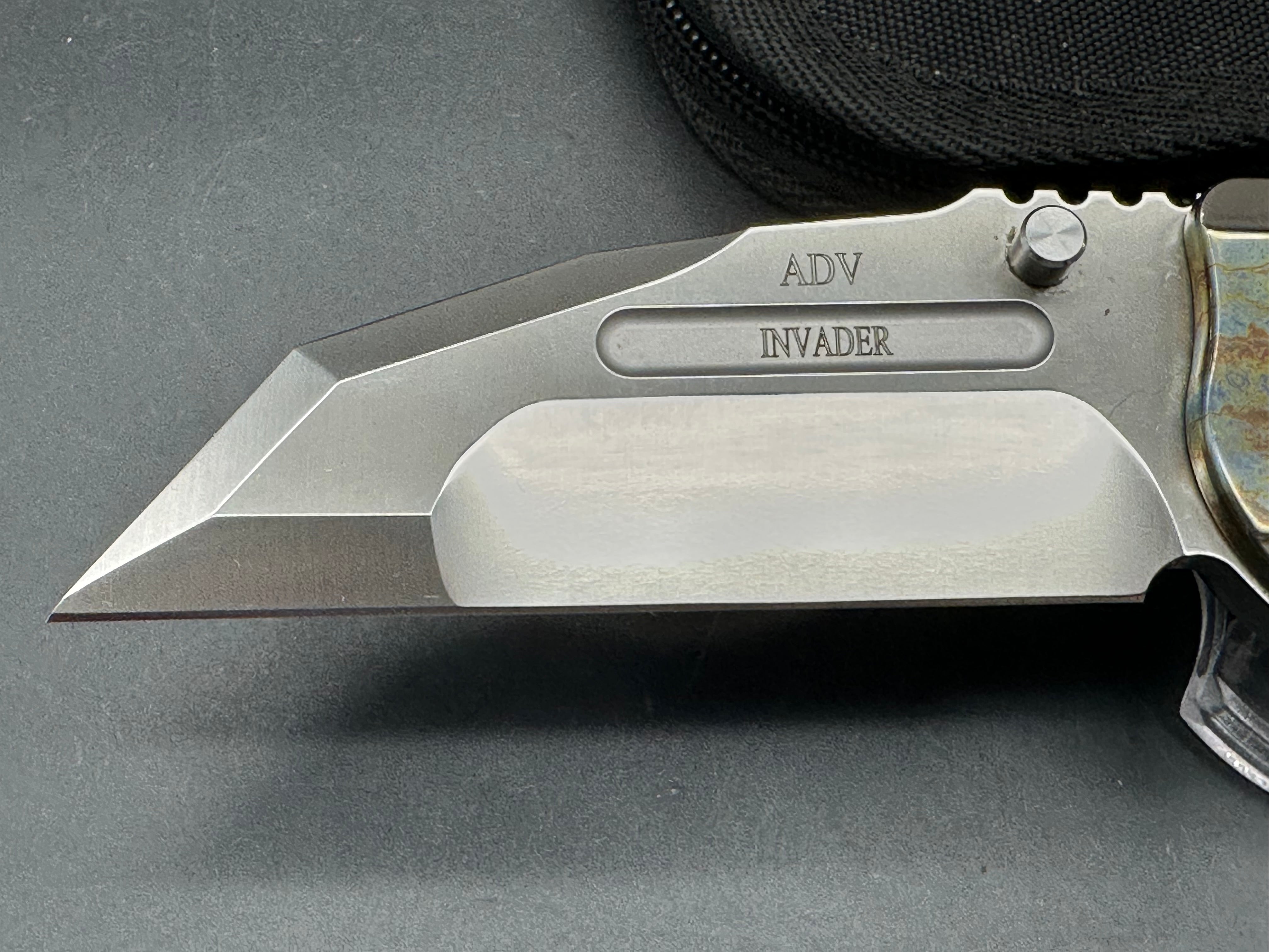 Andre De Villiers ADV Knives custom - Invader - acid rain finish with bronze anodising - one of one