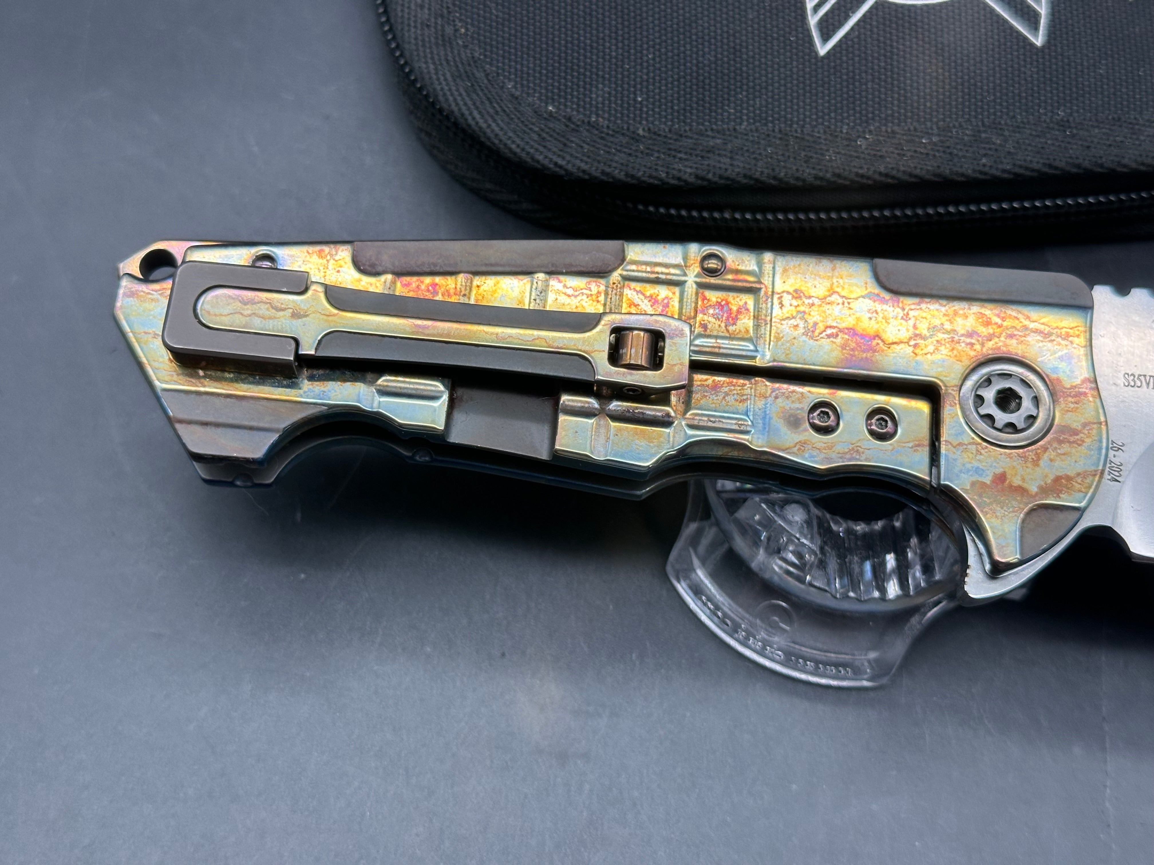 Andre De Villiers ADV Knives custom - Invader - acid rain finish with bronze anodising - one of one