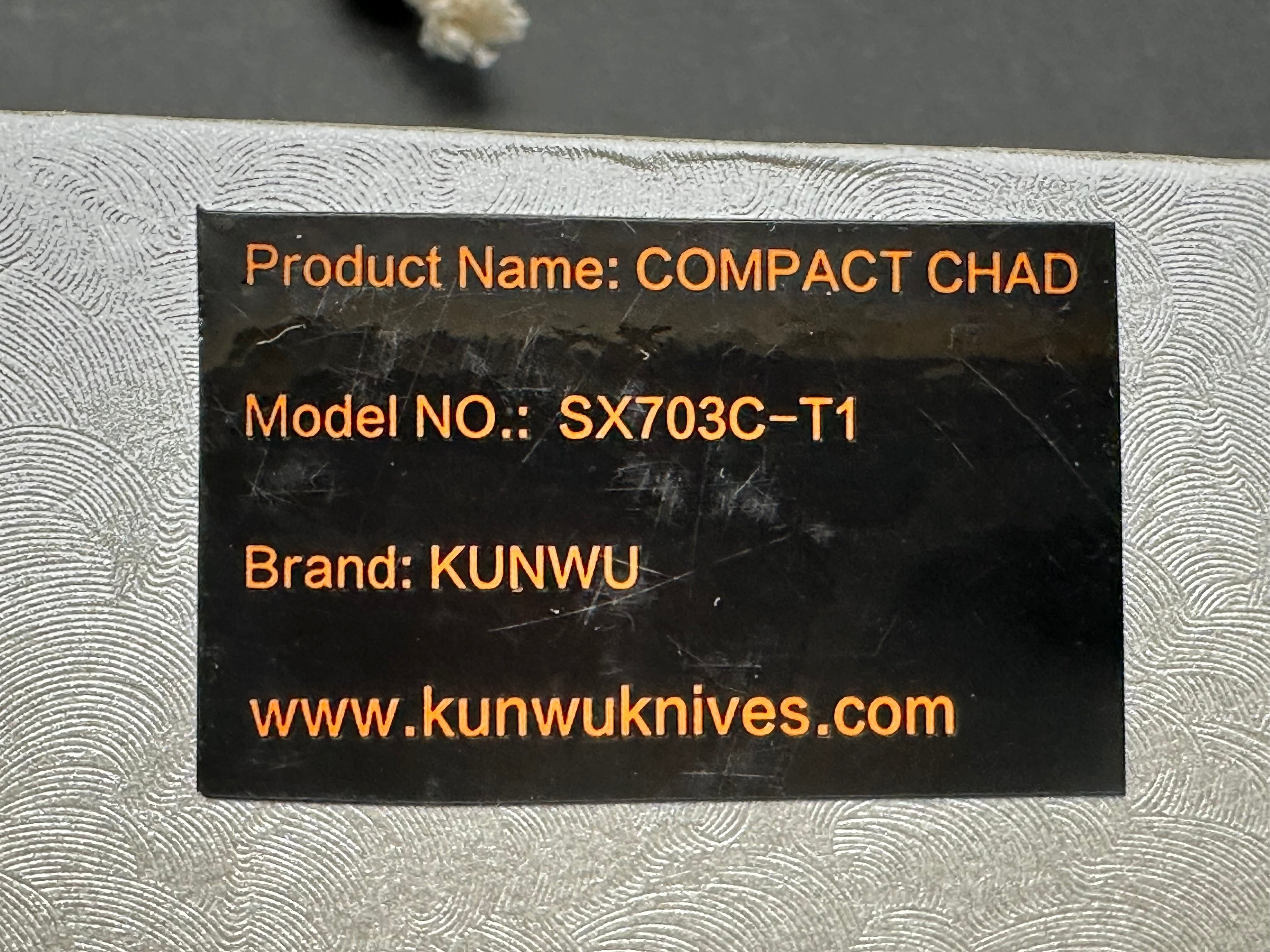 KUNWU COMPACT CHAD FOLDING KNIFE GREY TITANIUM HANDLE PM60 PLAIN EDGE STONEWASH