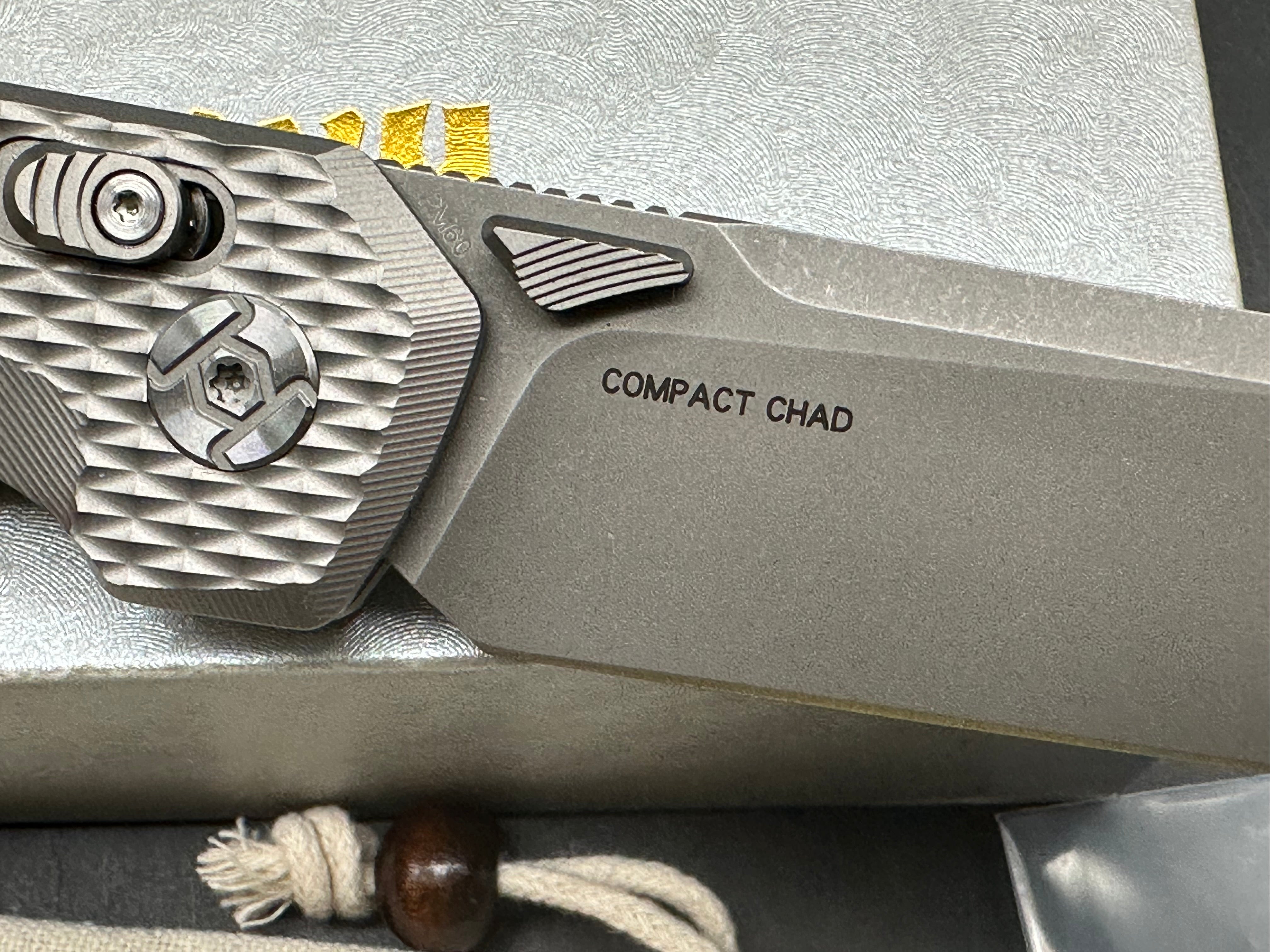 KUNWU COMPACT CHAD FOLDING KNIFE GREY TITANIUM HANDLE PM60 PLAIN EDGE STONEWASH