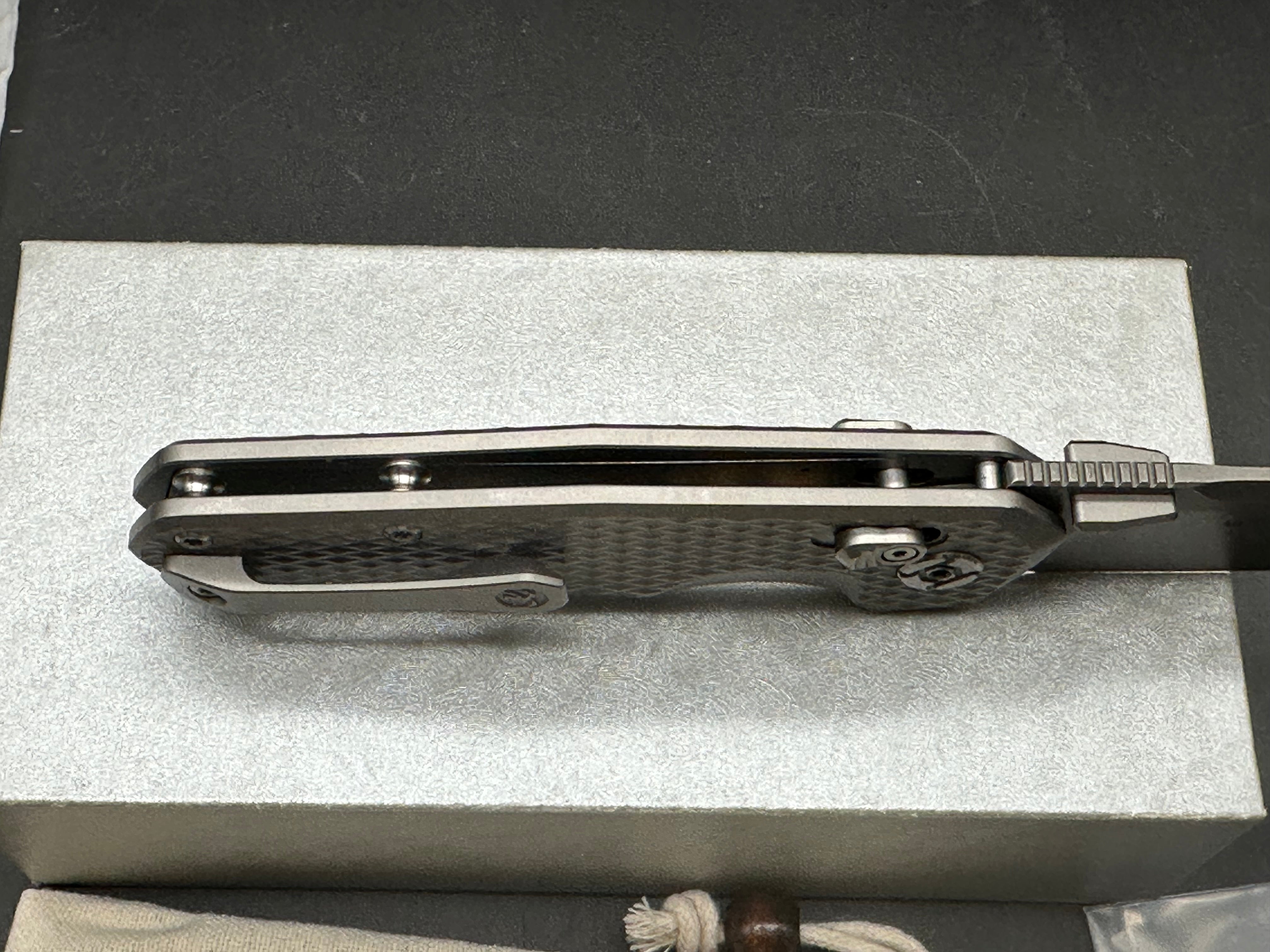 KUNWU COMPACT CHAD FOLDING KNIFE GREY TITANIUM HANDLE PM60 PLAIN EDGE STONEWASH