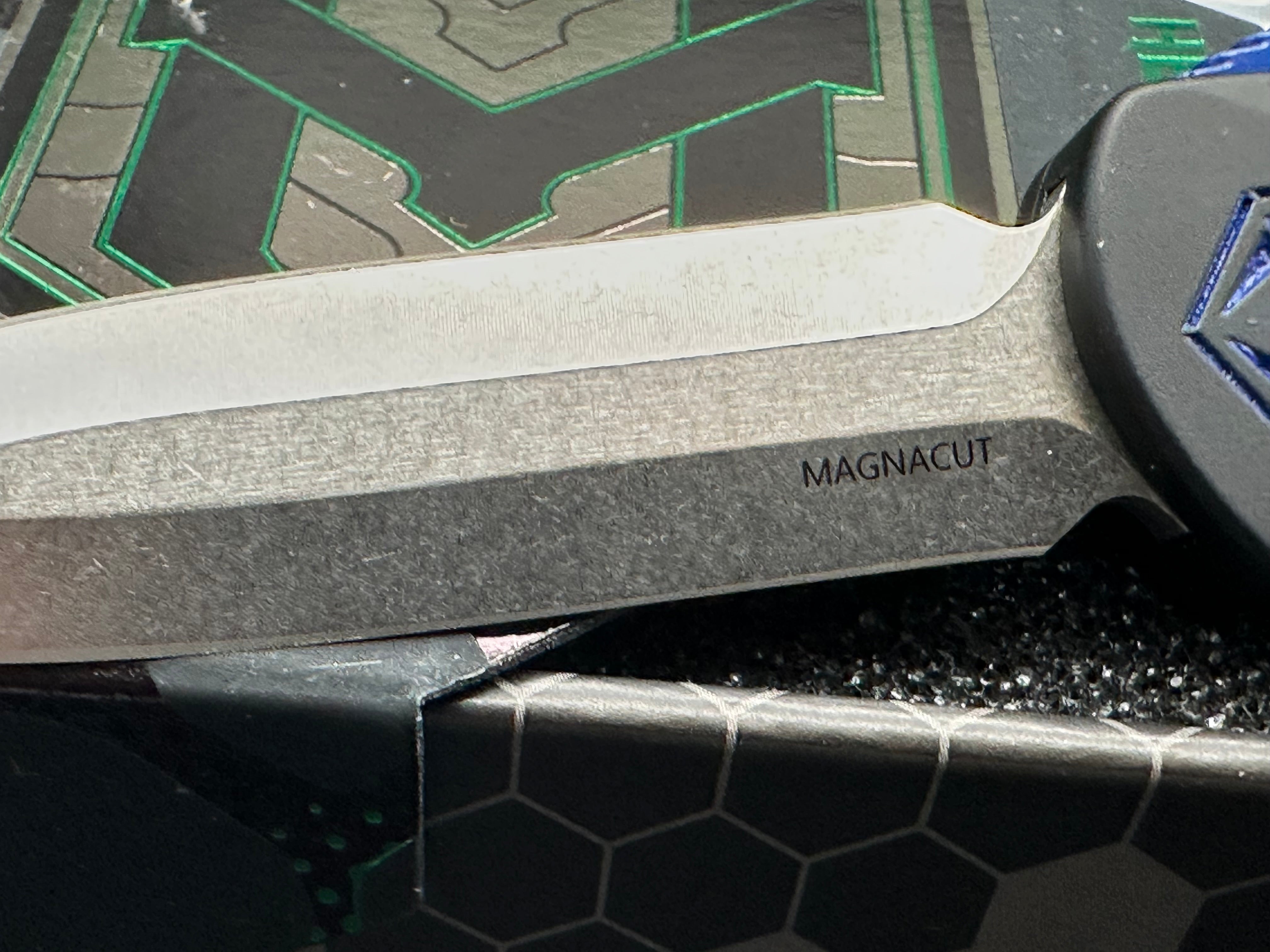 Heretic Manticore S black aluminum frame magnacut blade (Blade Show Special)