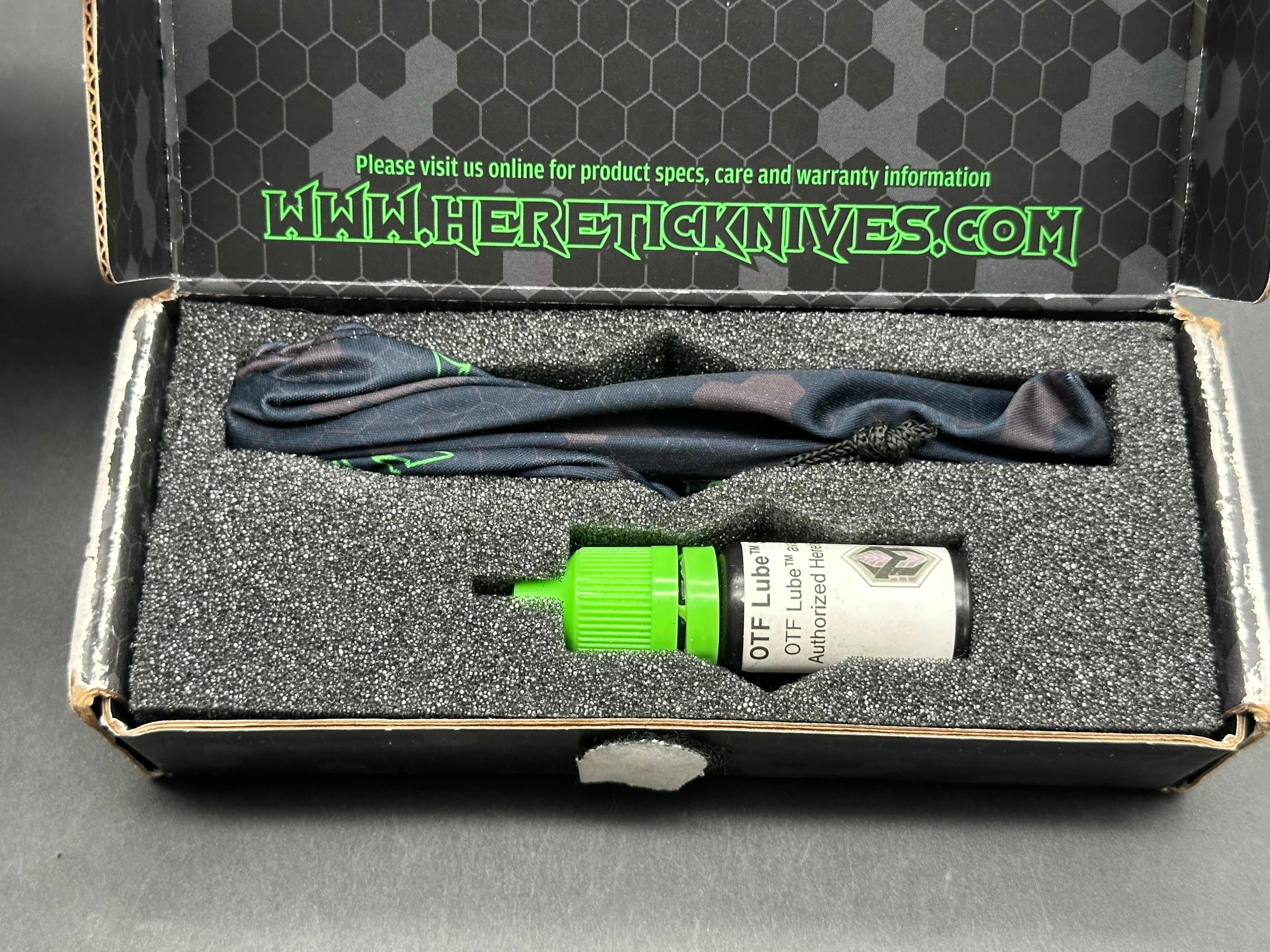 Heretic Cleric II D/E - Blue Aluminum - Stonewashed Stainless Inlay - Stonewashed MagnaCut