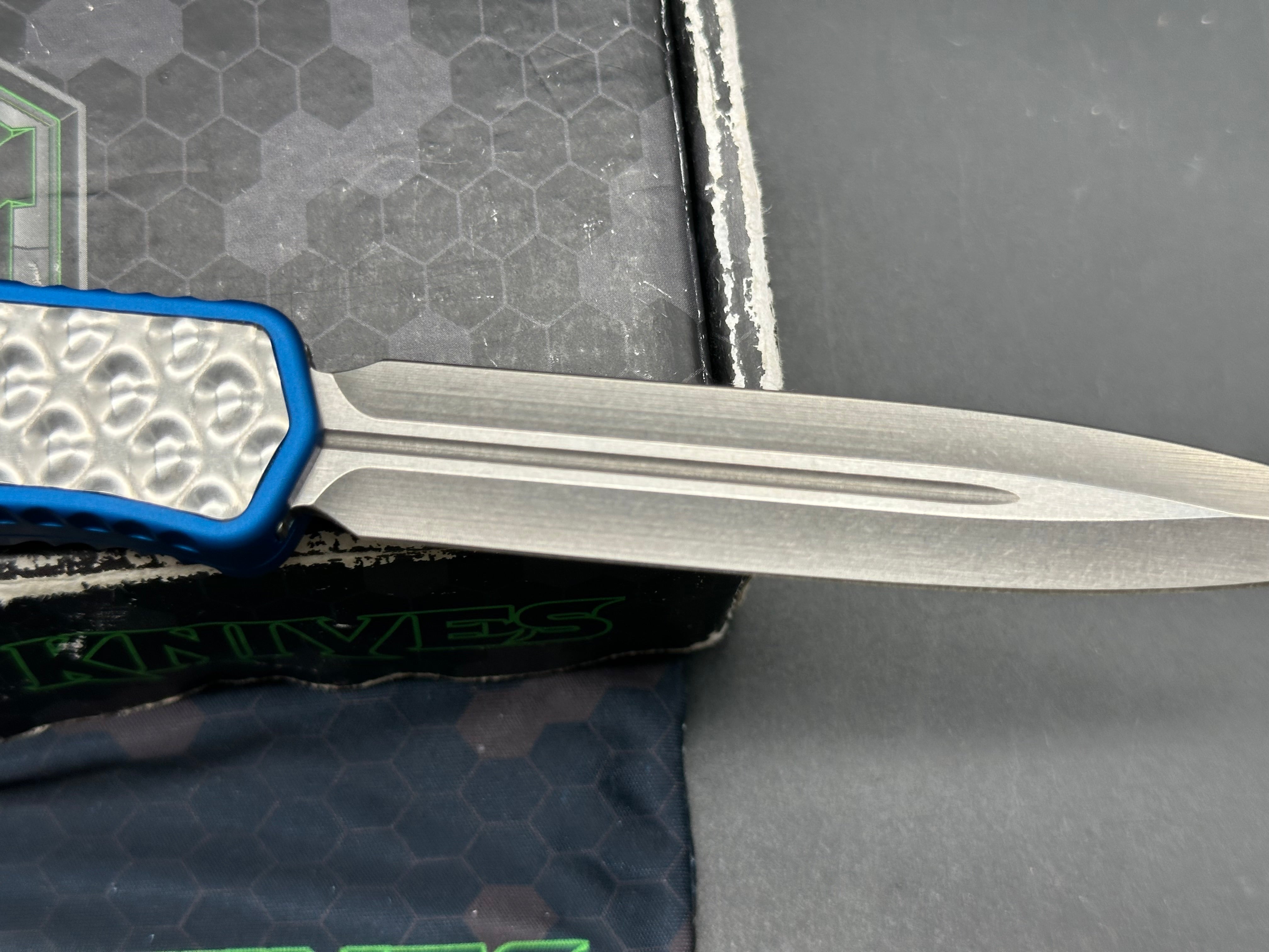 Heretic Cleric II D/E - Blue Aluminum - Stonewashed Stainless Inlay - Stonewashed MagnaCut