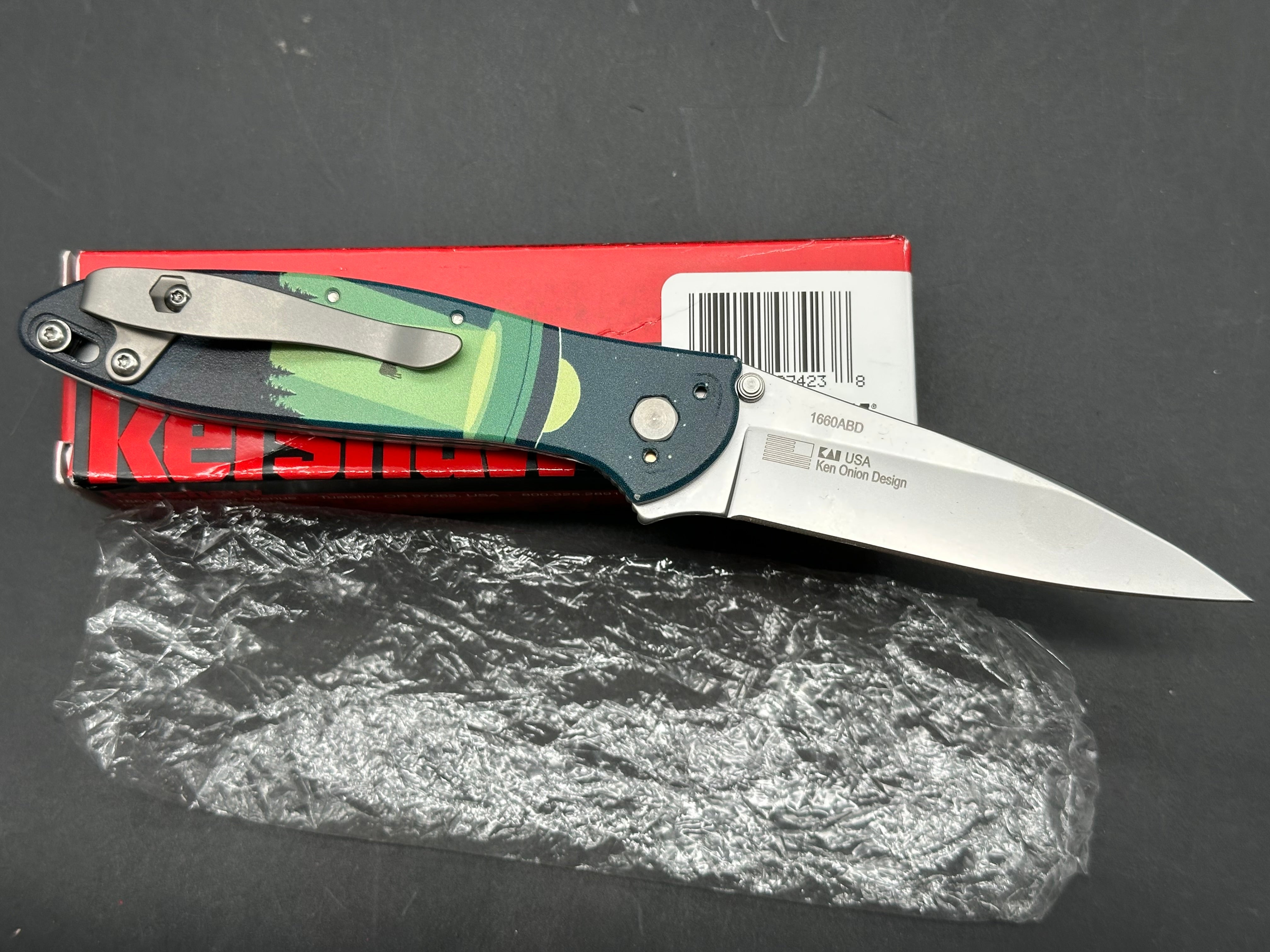 Kershaw Leek UFO knife (blade is off center)